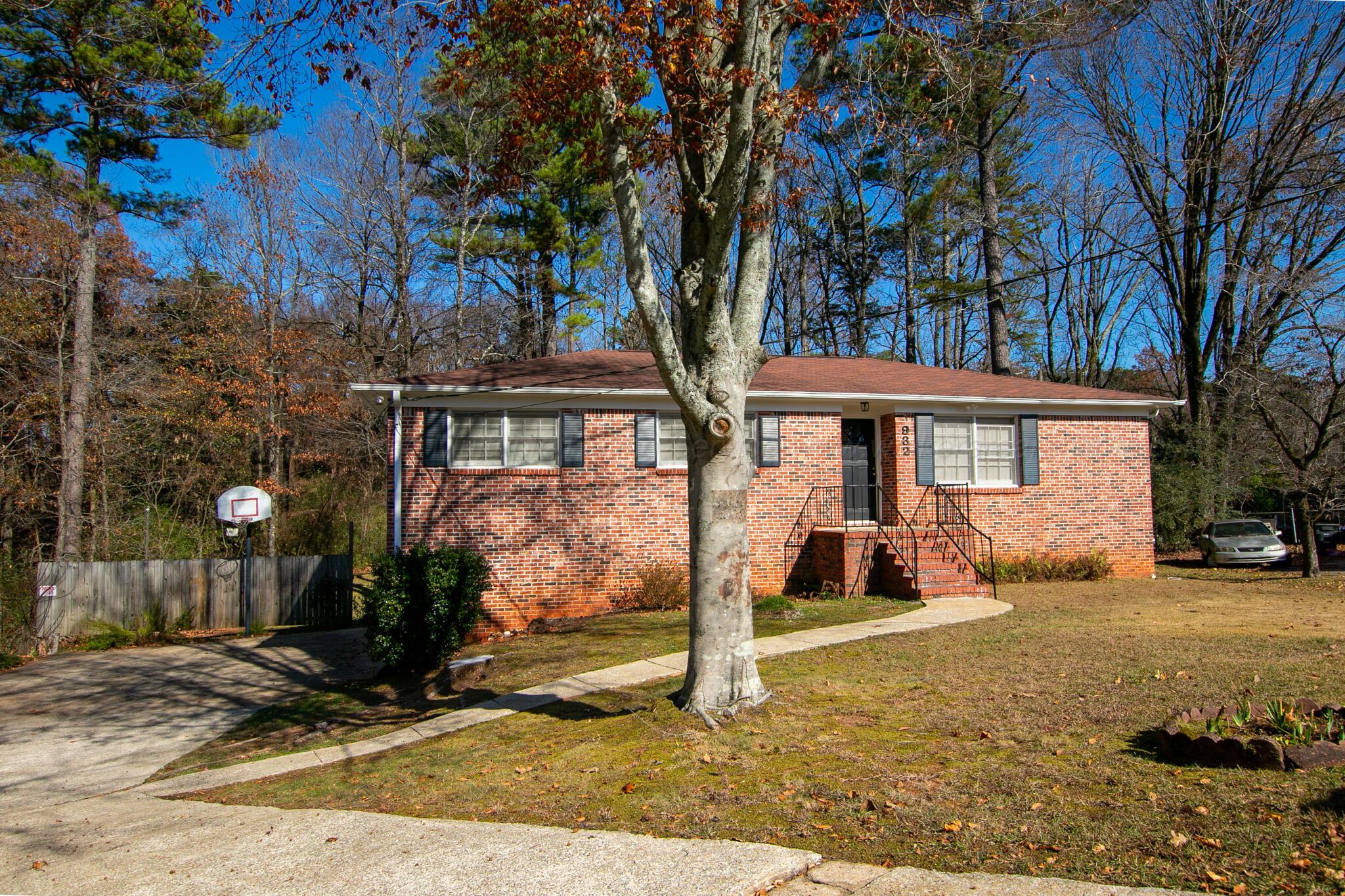 932 KATHRYNE Cir