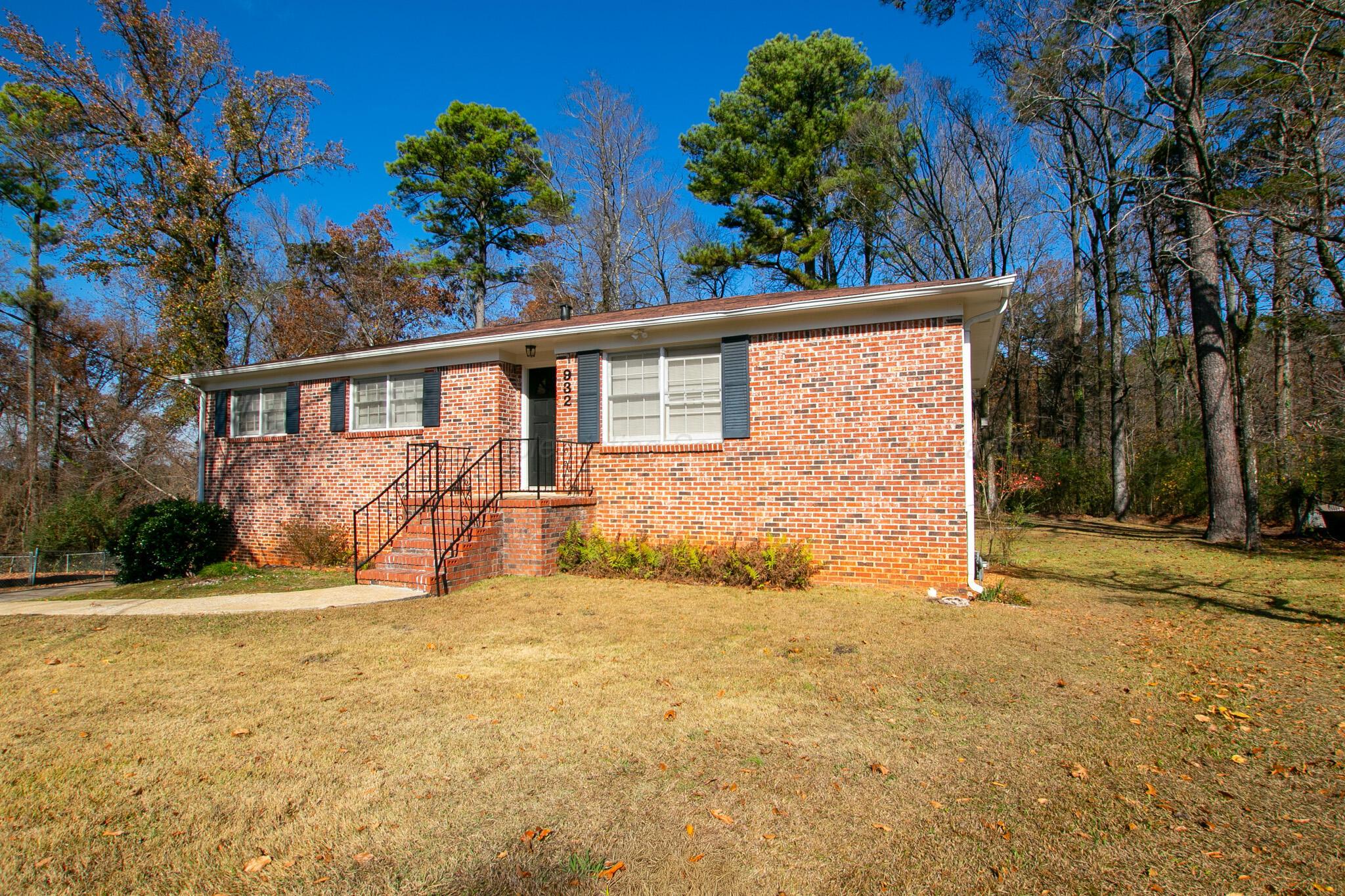 932 KATHRYNE Cir