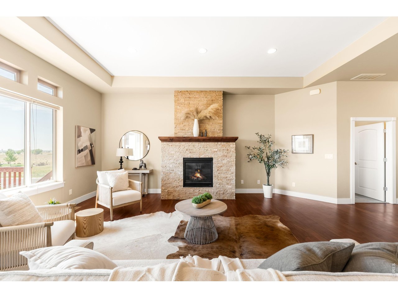 304 Duesenberg Ln