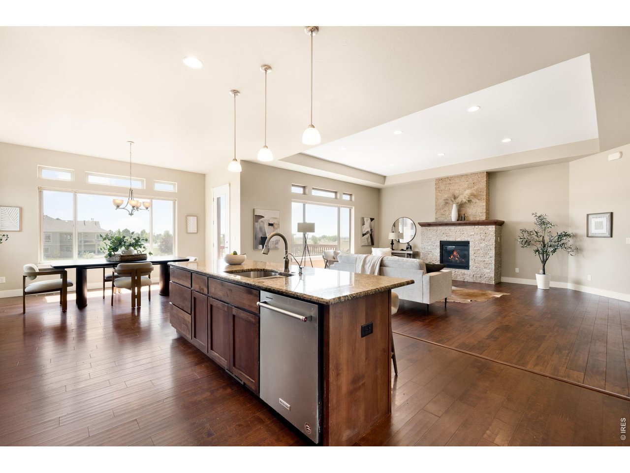304 Duesenberg Ln