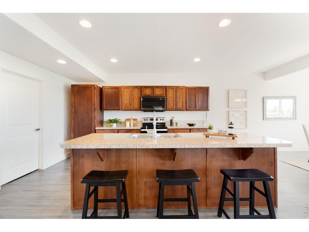 304 Duesenberg Ln