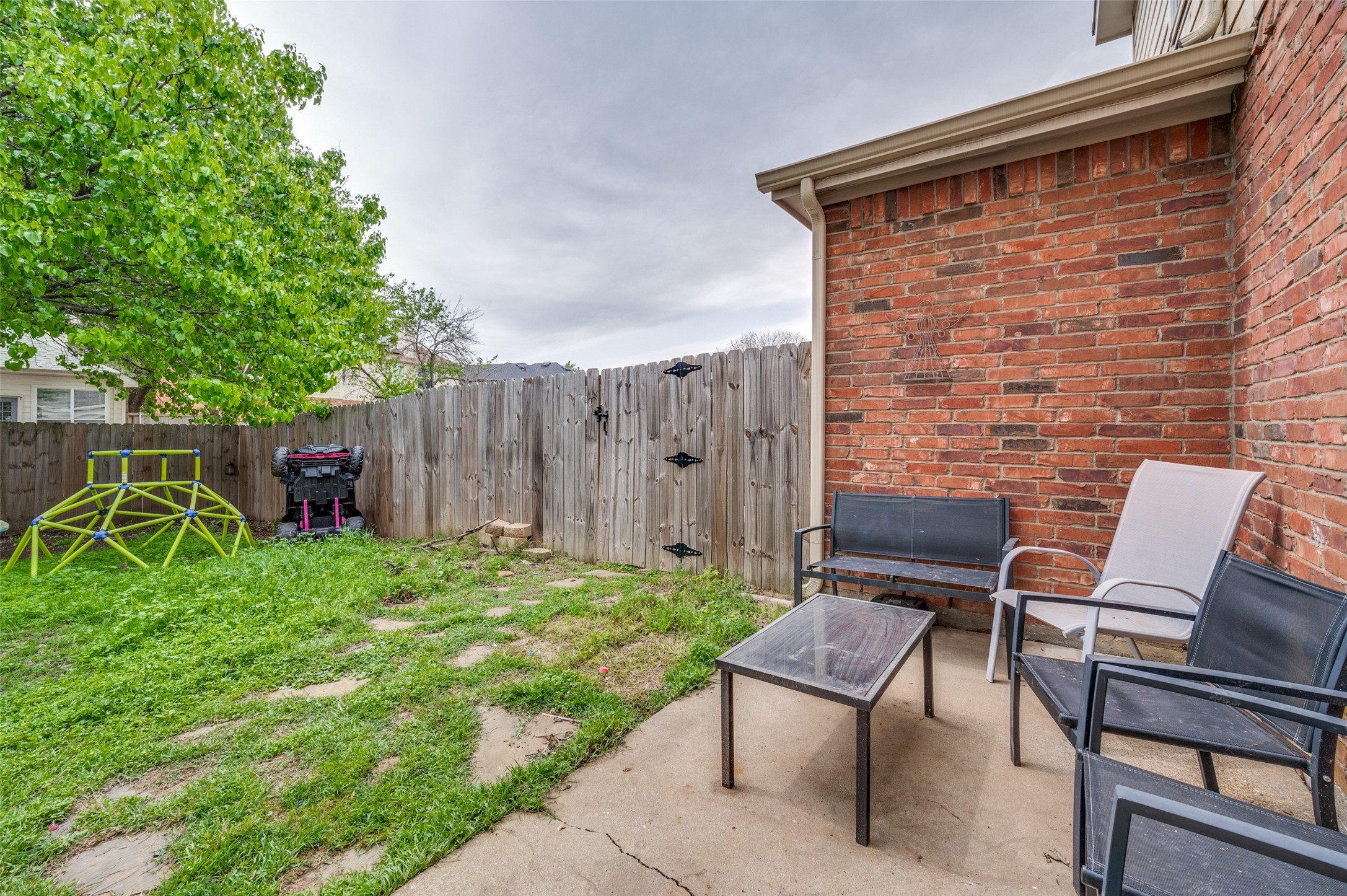 9513 Thorncliff Drive