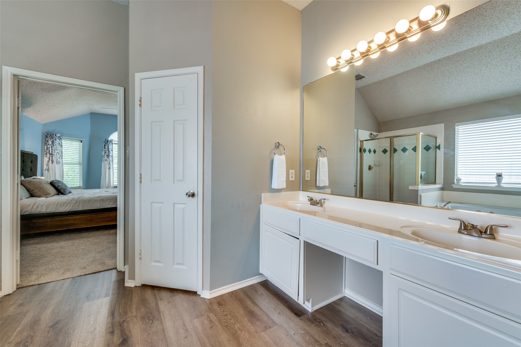 9513 Thorncliff Drive