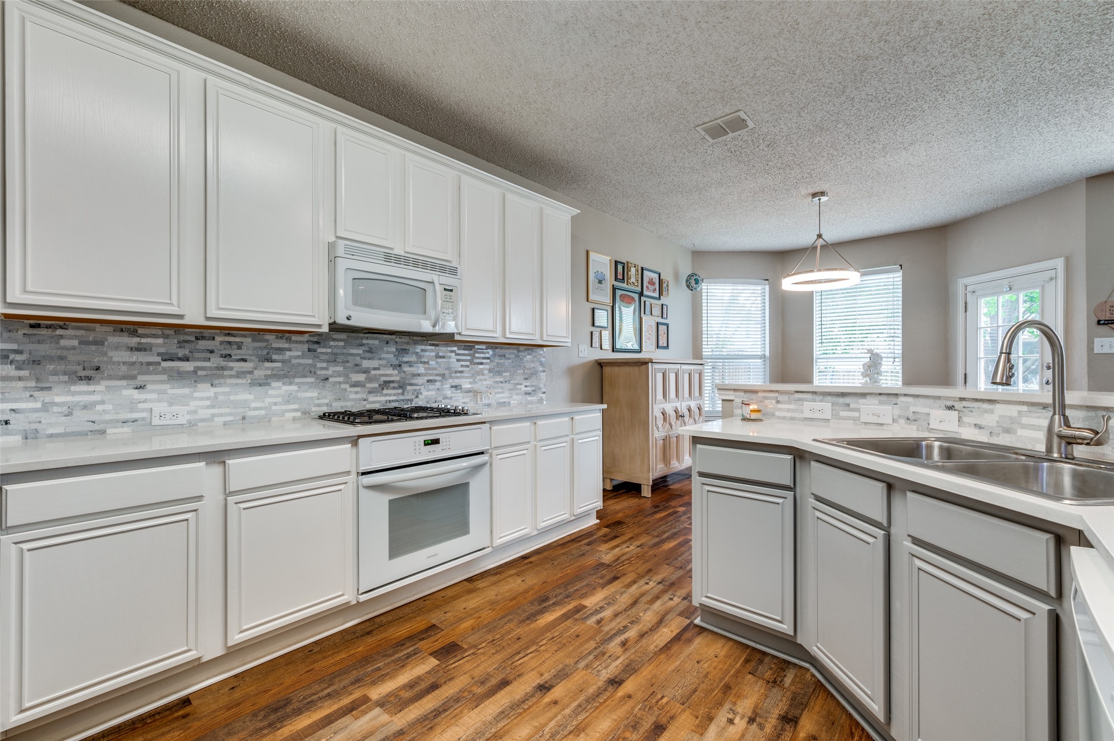 9513 Thorncliff Drive