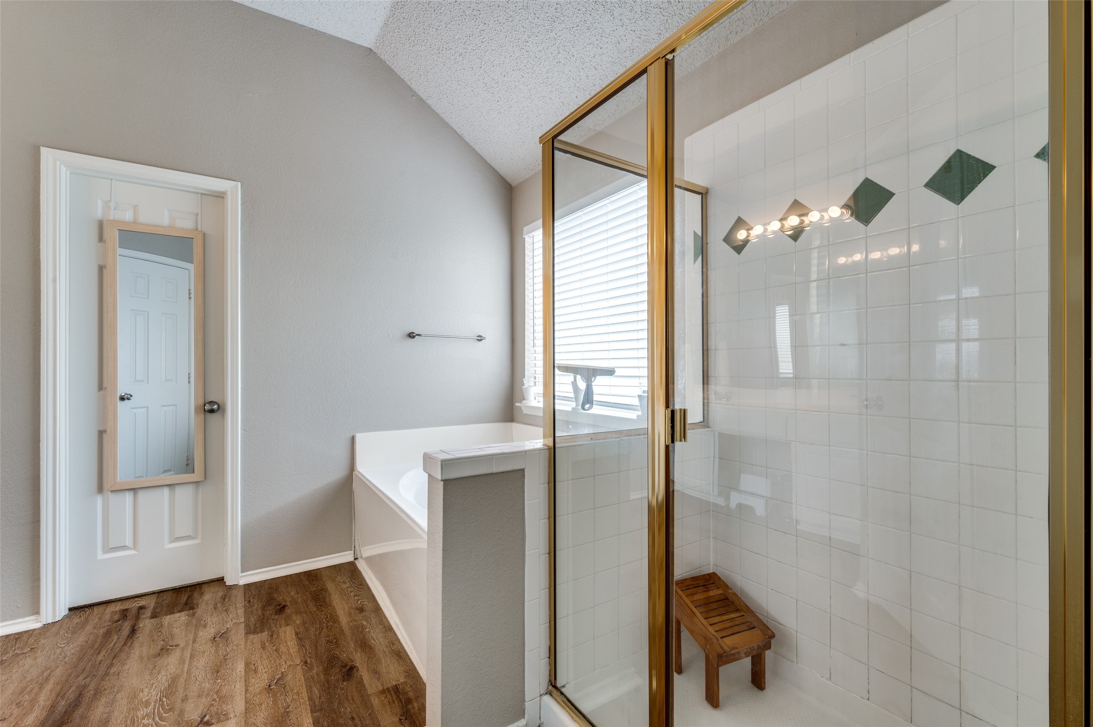 9513 Thorncliff Drive