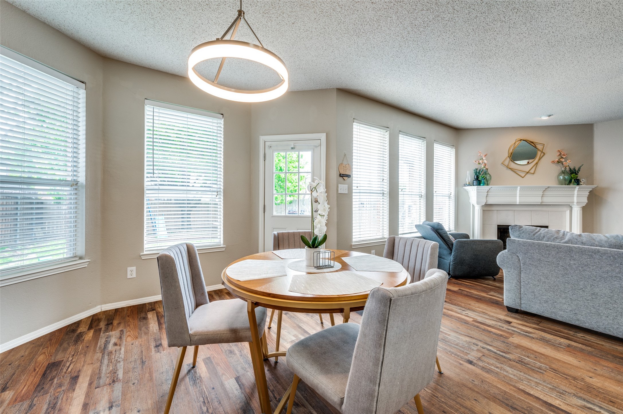 9513 Thorncliff Drive