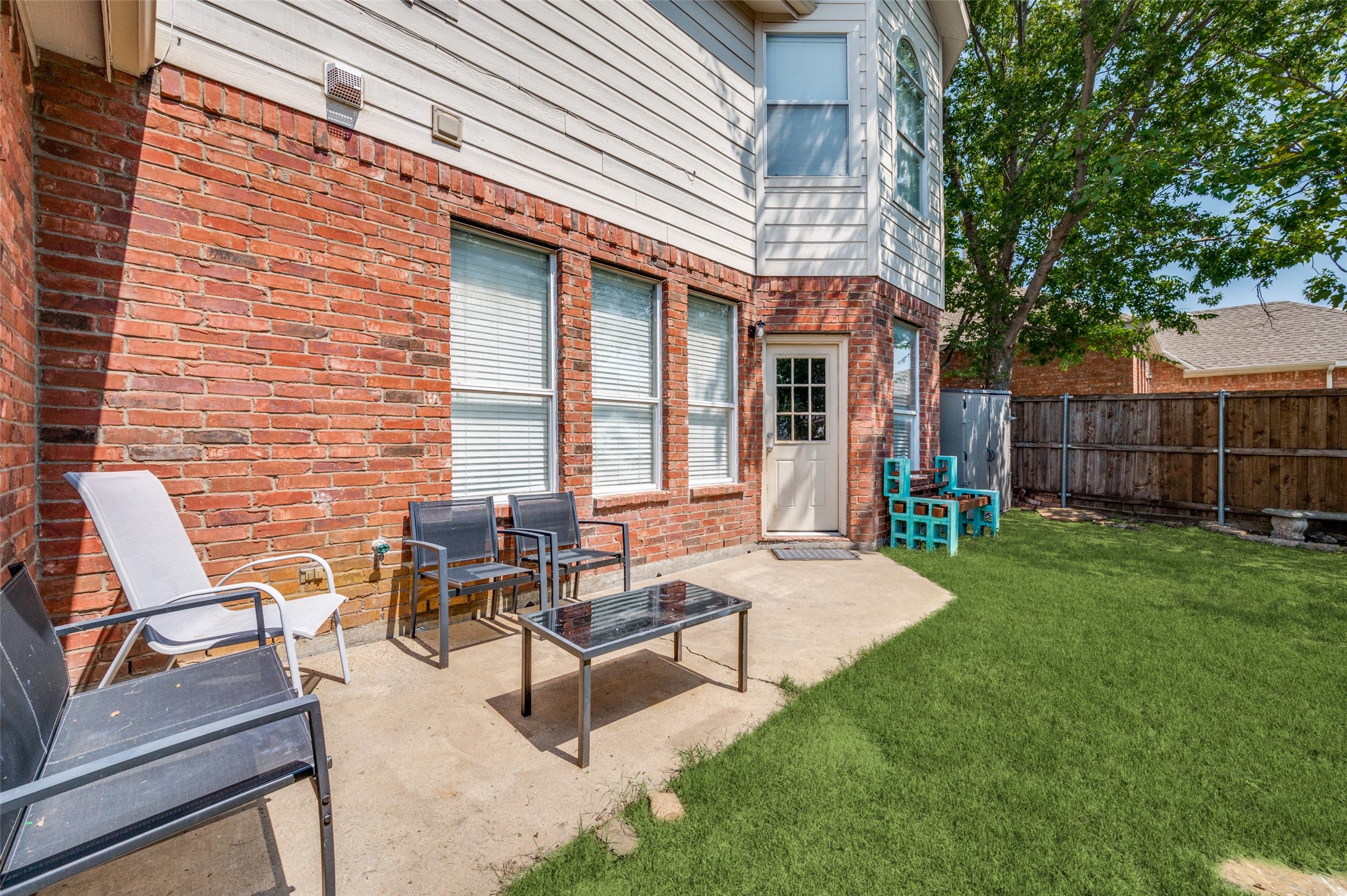 9513 Thorncliff Drive