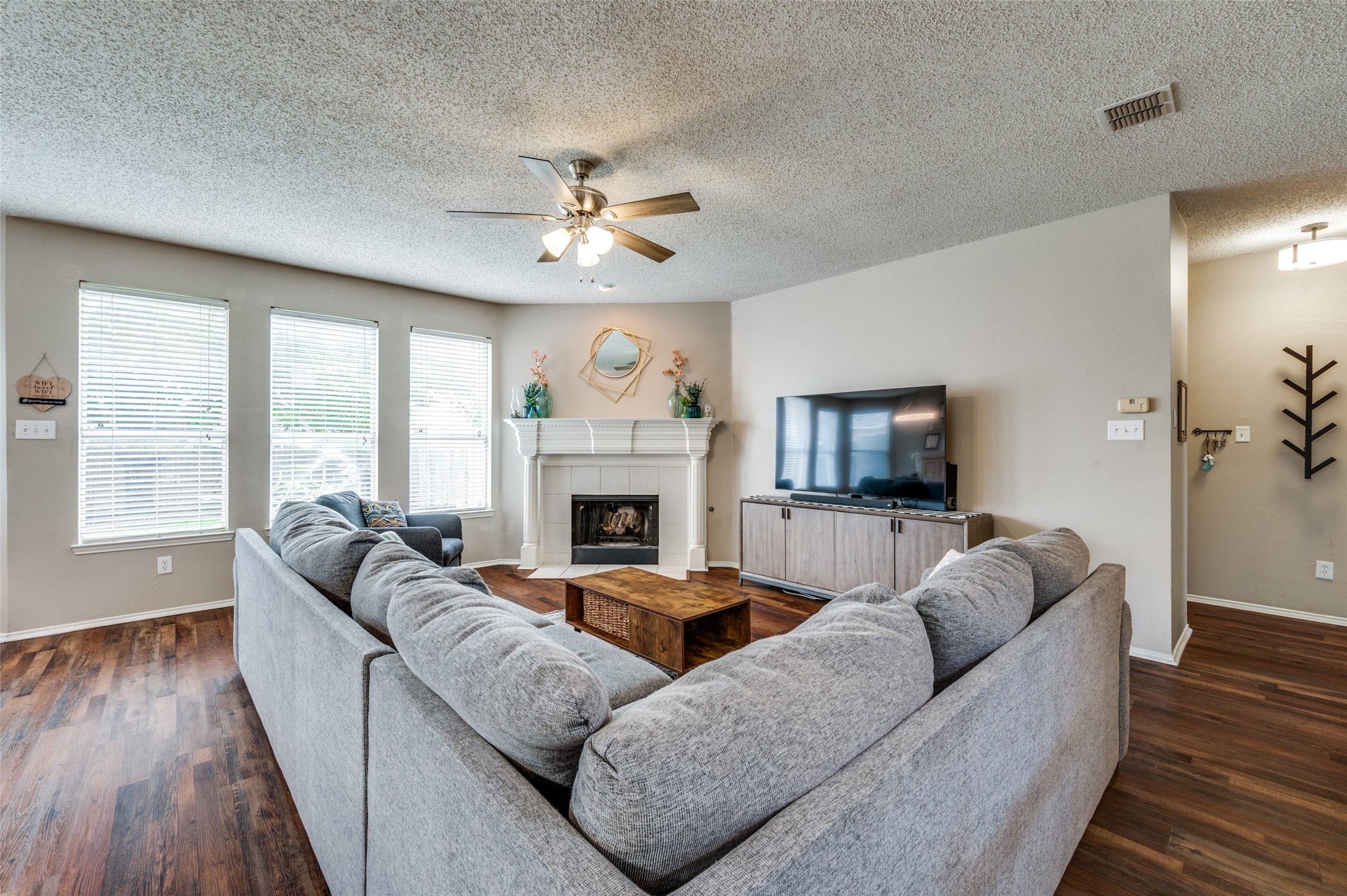 9513 Thorncliff Drive