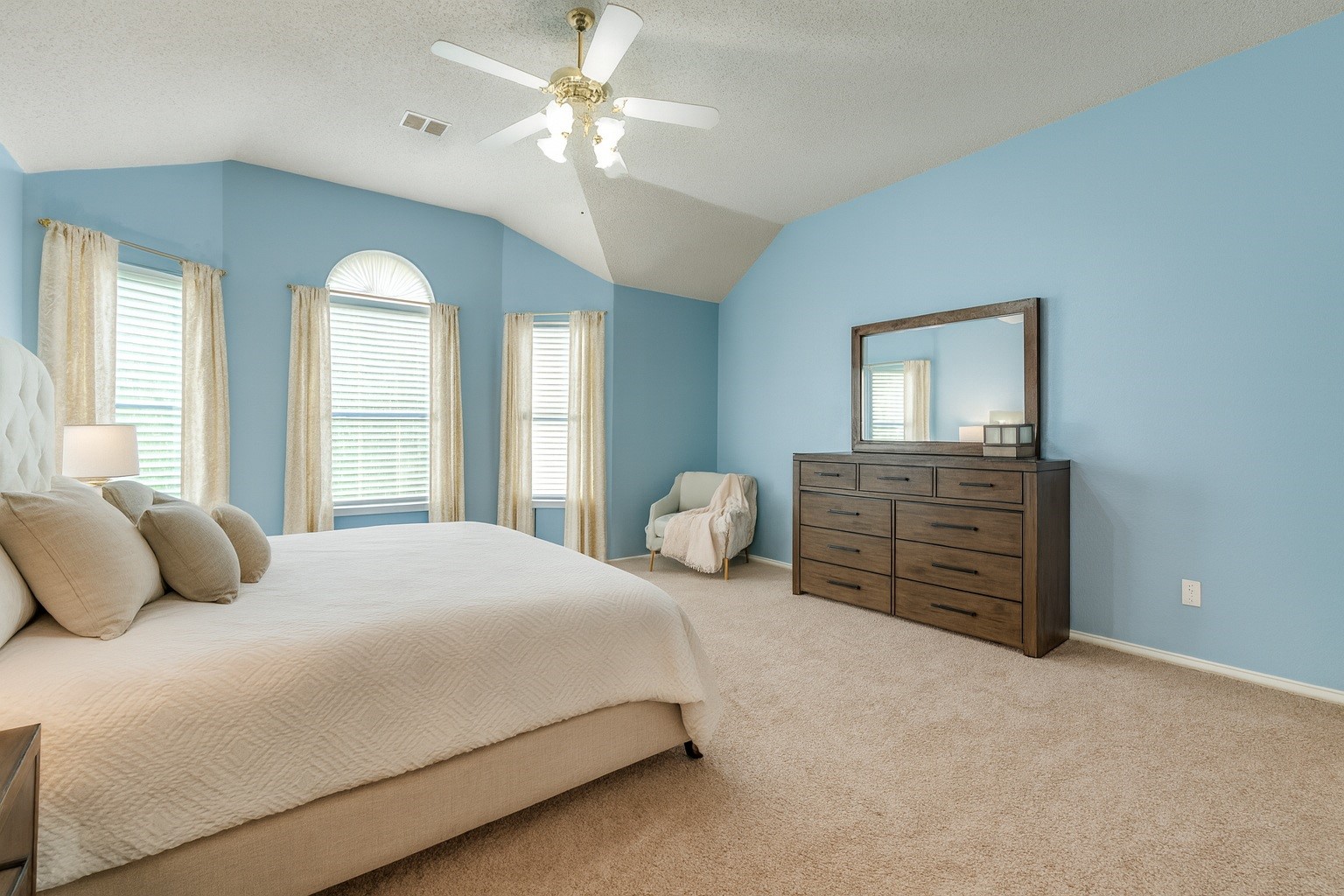 9513 Thorncliff Drive