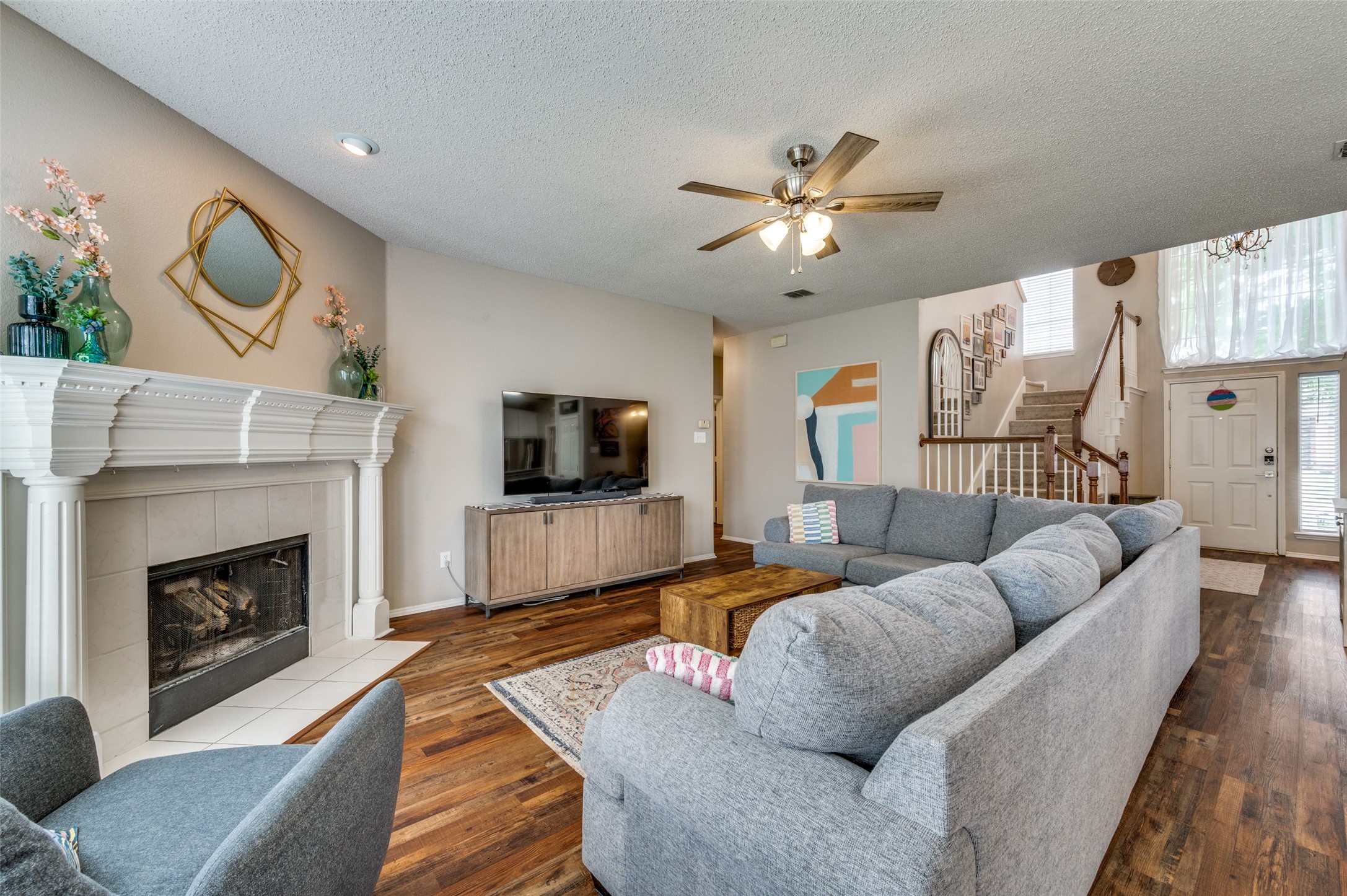 9513 Thorncliff Drive