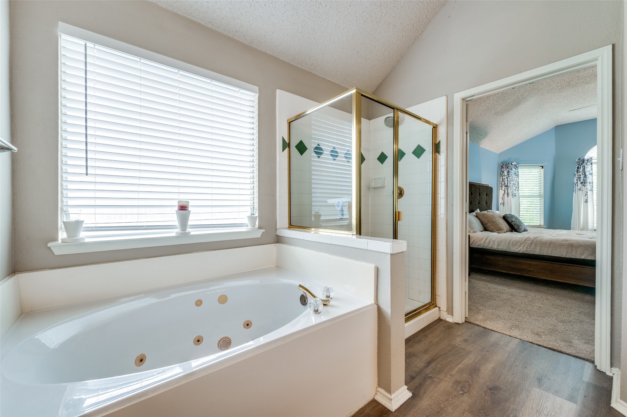 9513 Thorncliff Drive