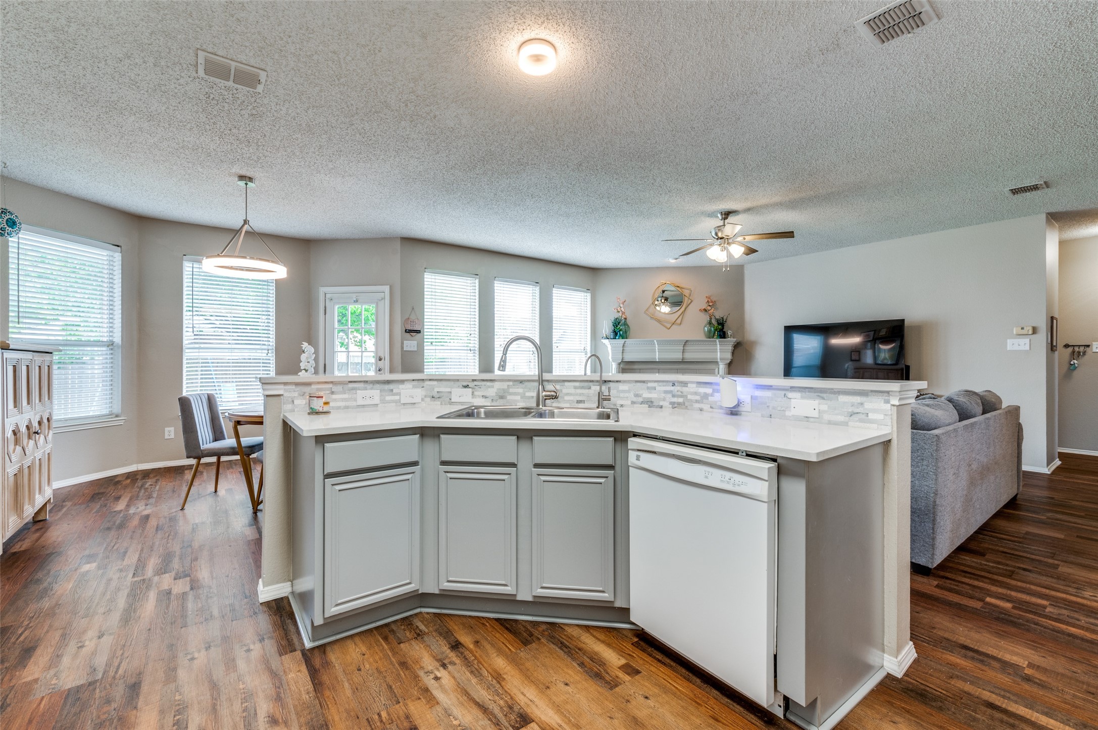 9513 Thorncliff Drive