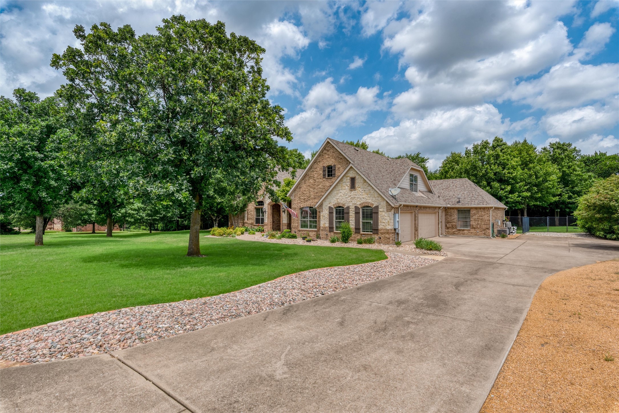 136 Whispering Winds Drive