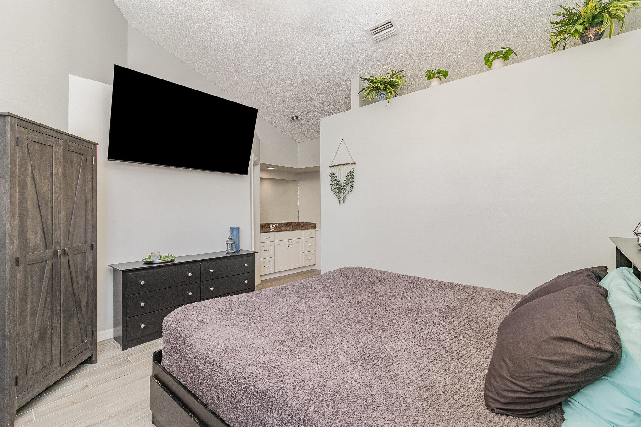 1737 Pine Valley Drive