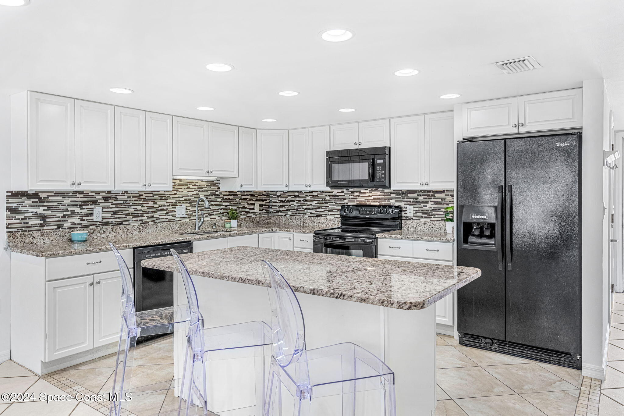 810 Poinsetta Drive, 7