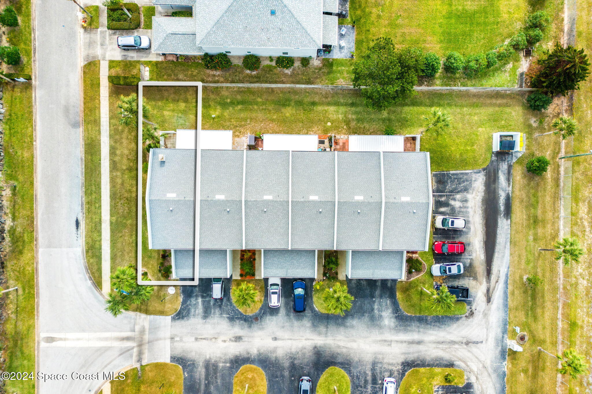 810 Poinsetta Drive, 7