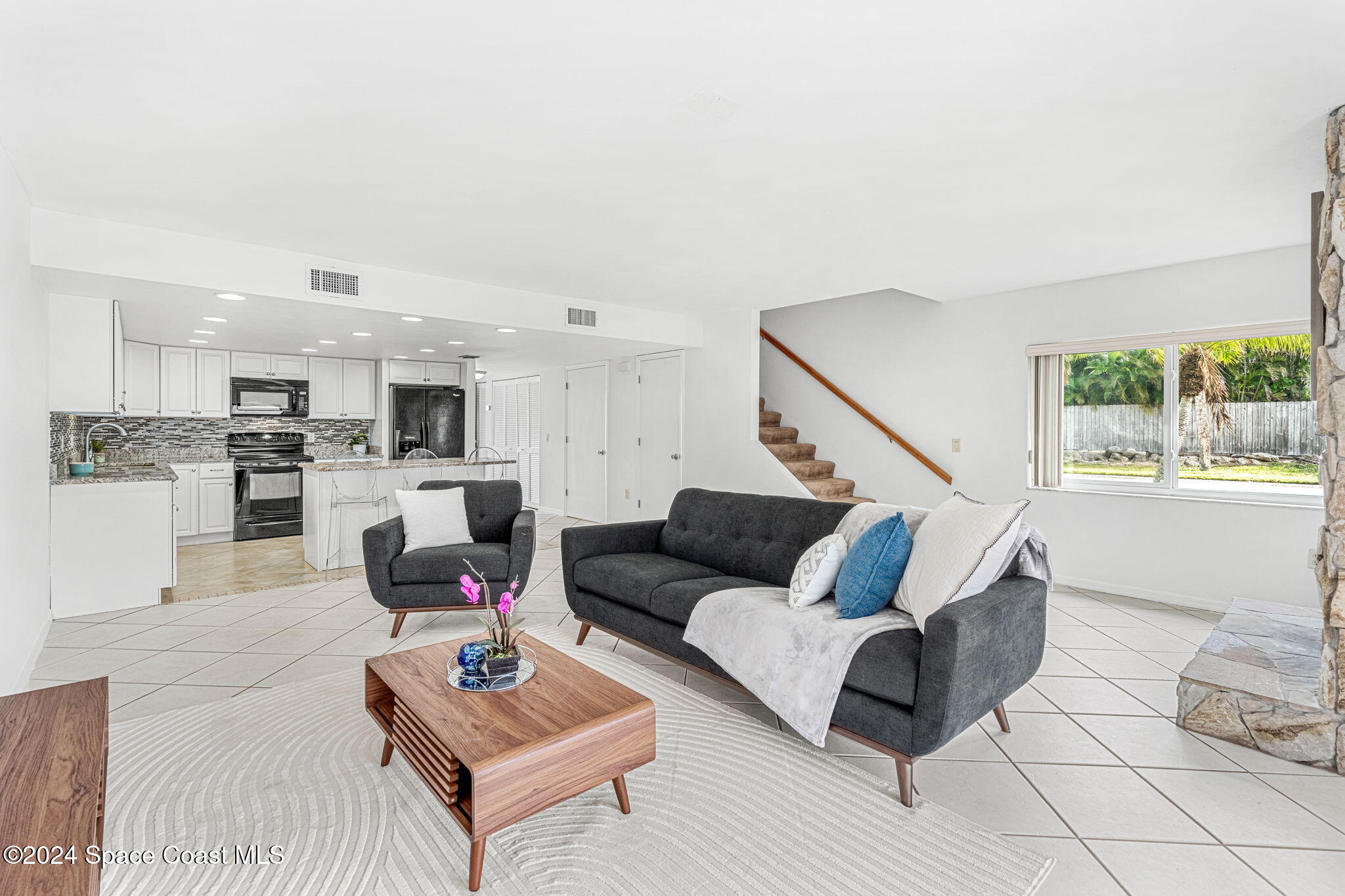 810 Poinsetta Drive, 7