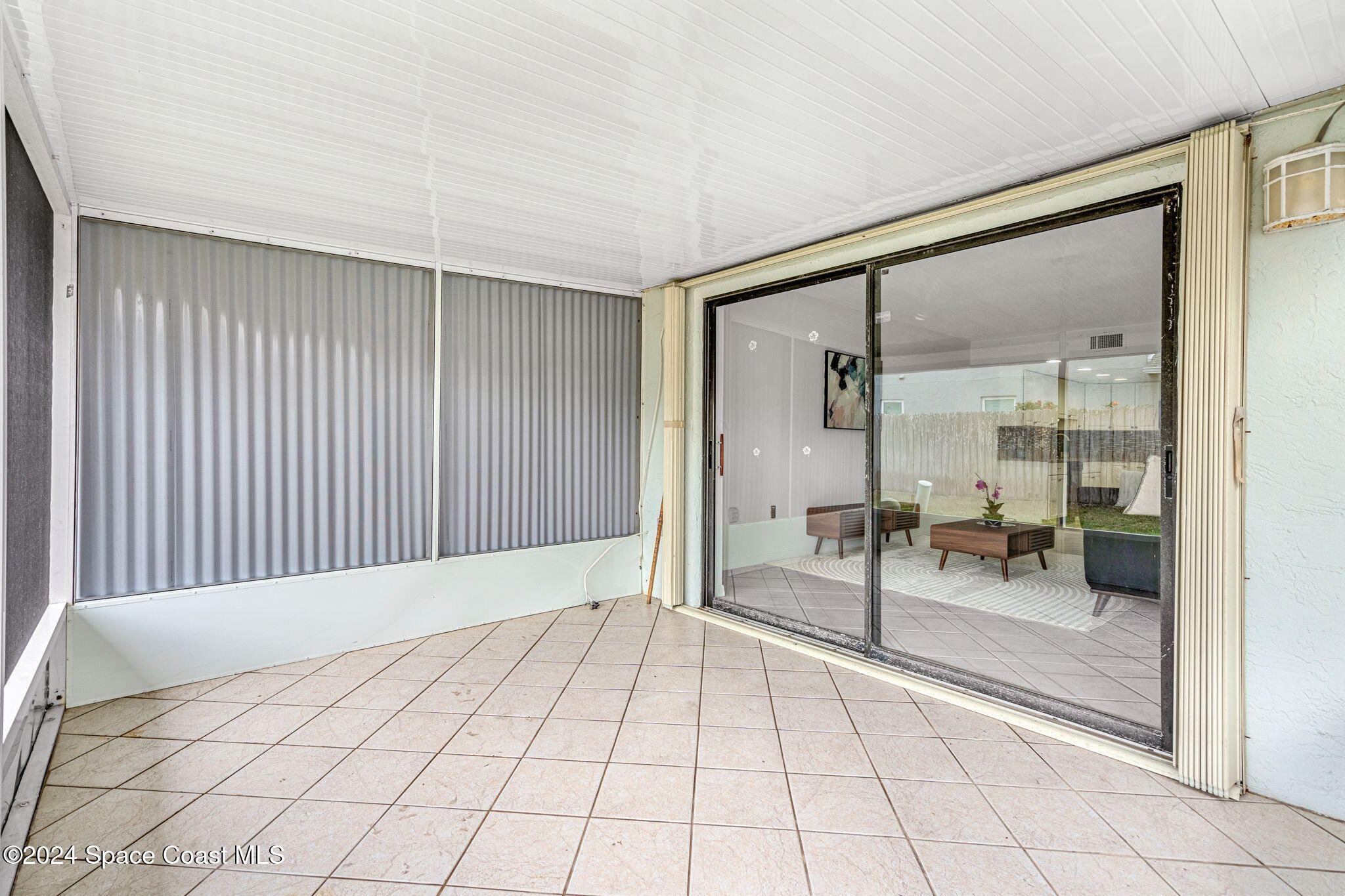 810 Poinsetta Drive, 7