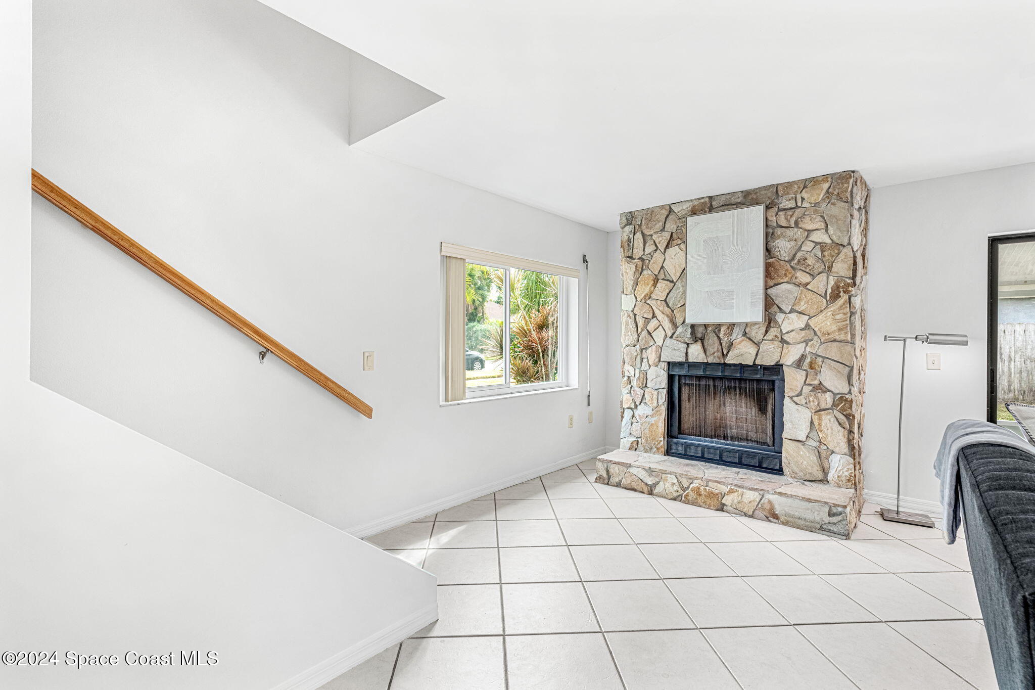 810 Poinsetta Drive, 7