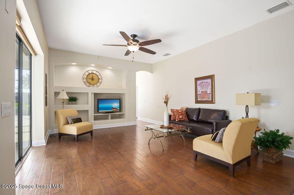 582 Oceanside Boulevard