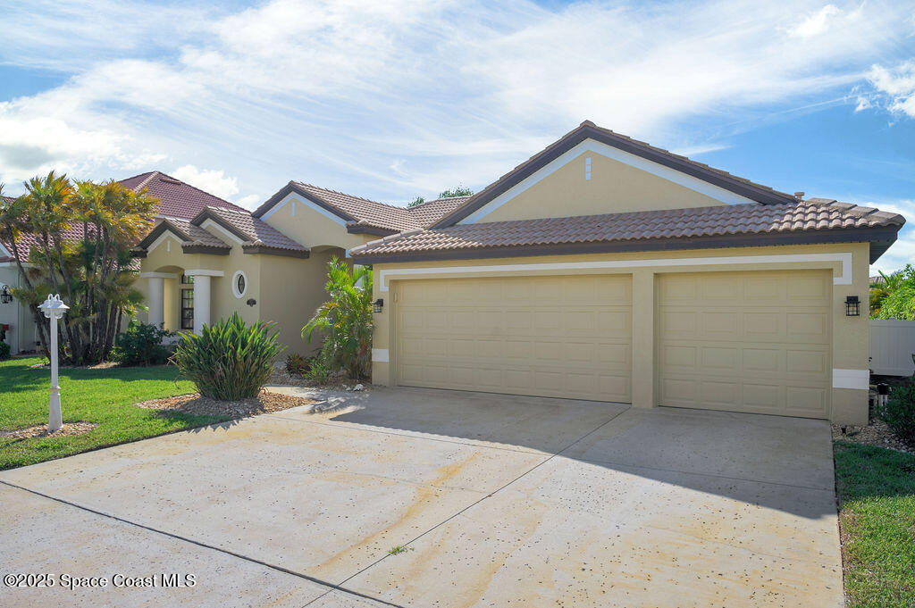 582 Oceanside Boulevard