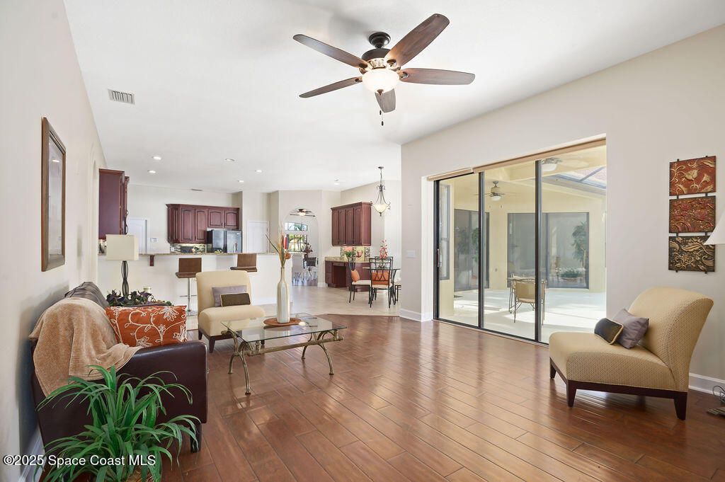 582 Oceanside Boulevard