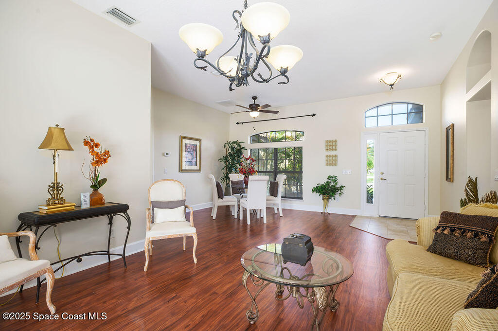 582 Oceanside Boulevard