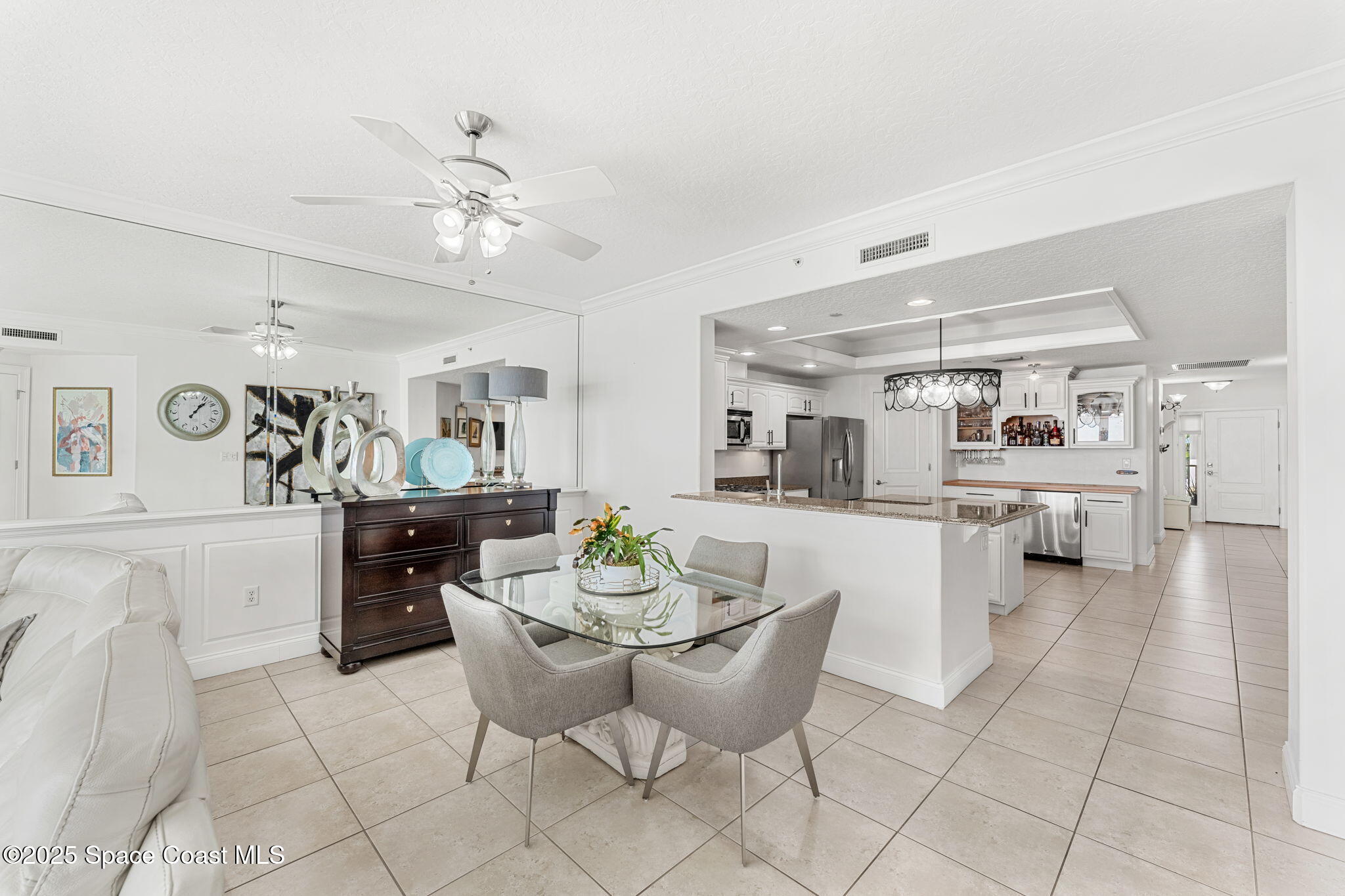 505 S Miramar Avenue, 2403