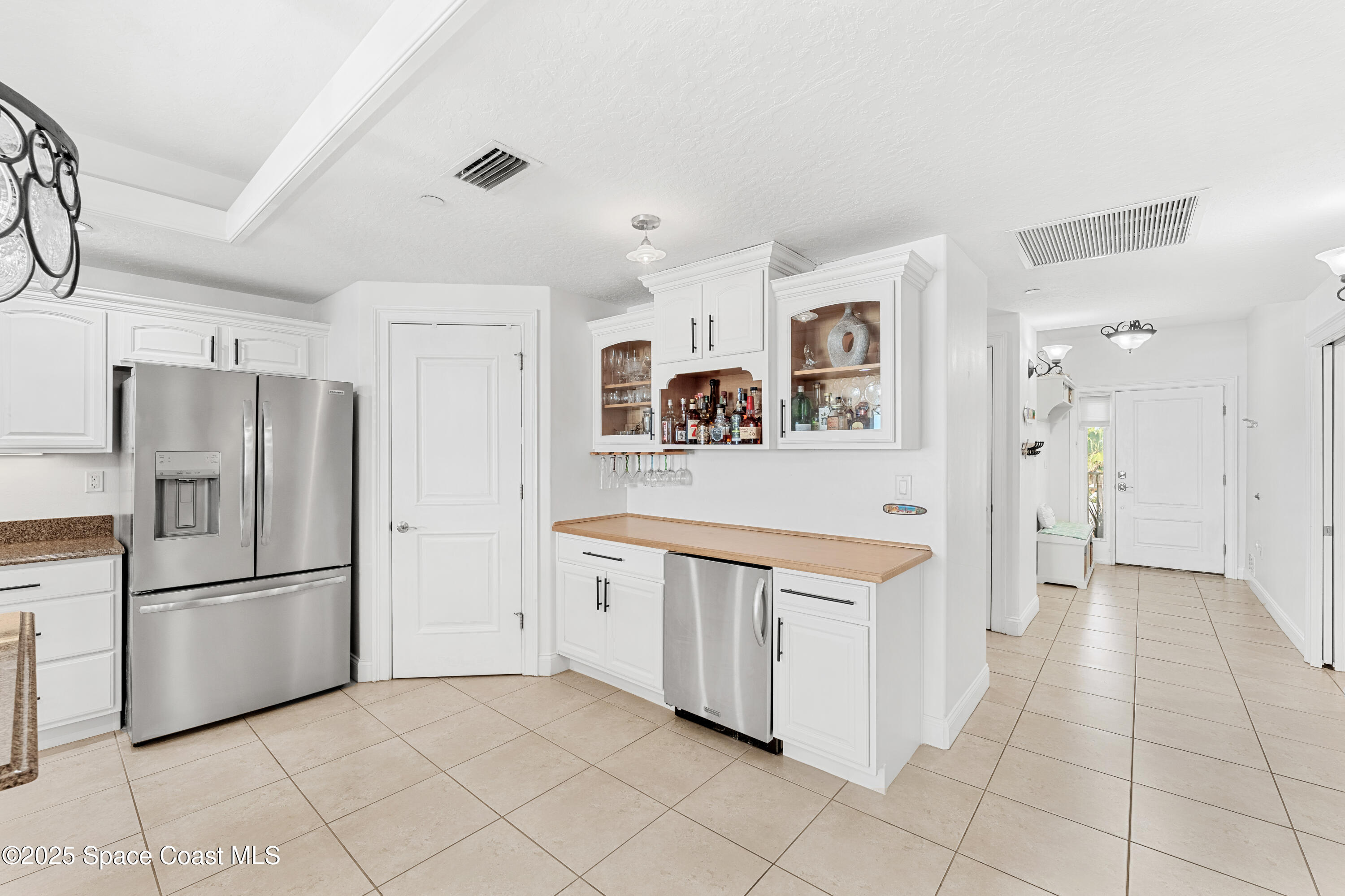 505 S Miramar Avenue, 2403