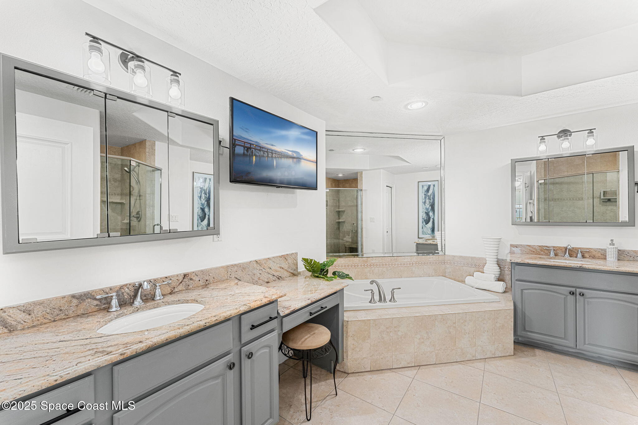 505 S Miramar Avenue, 2403