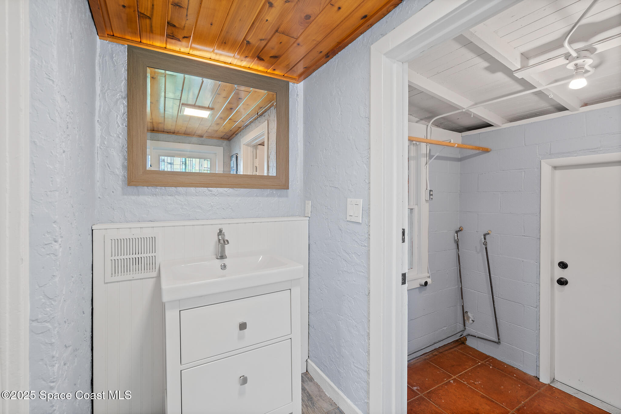 2208 Country Club Road, Melbourne