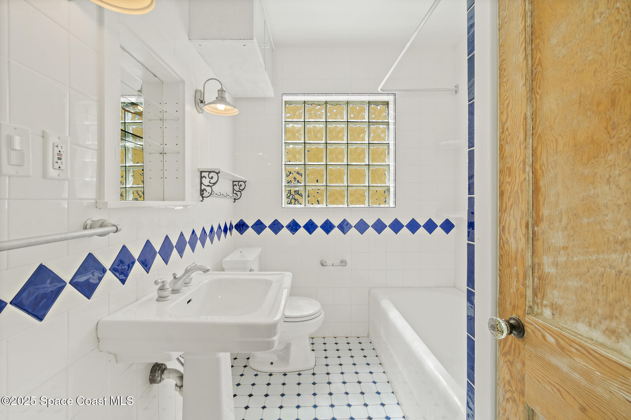 2208 Country Club Road, Melbourne