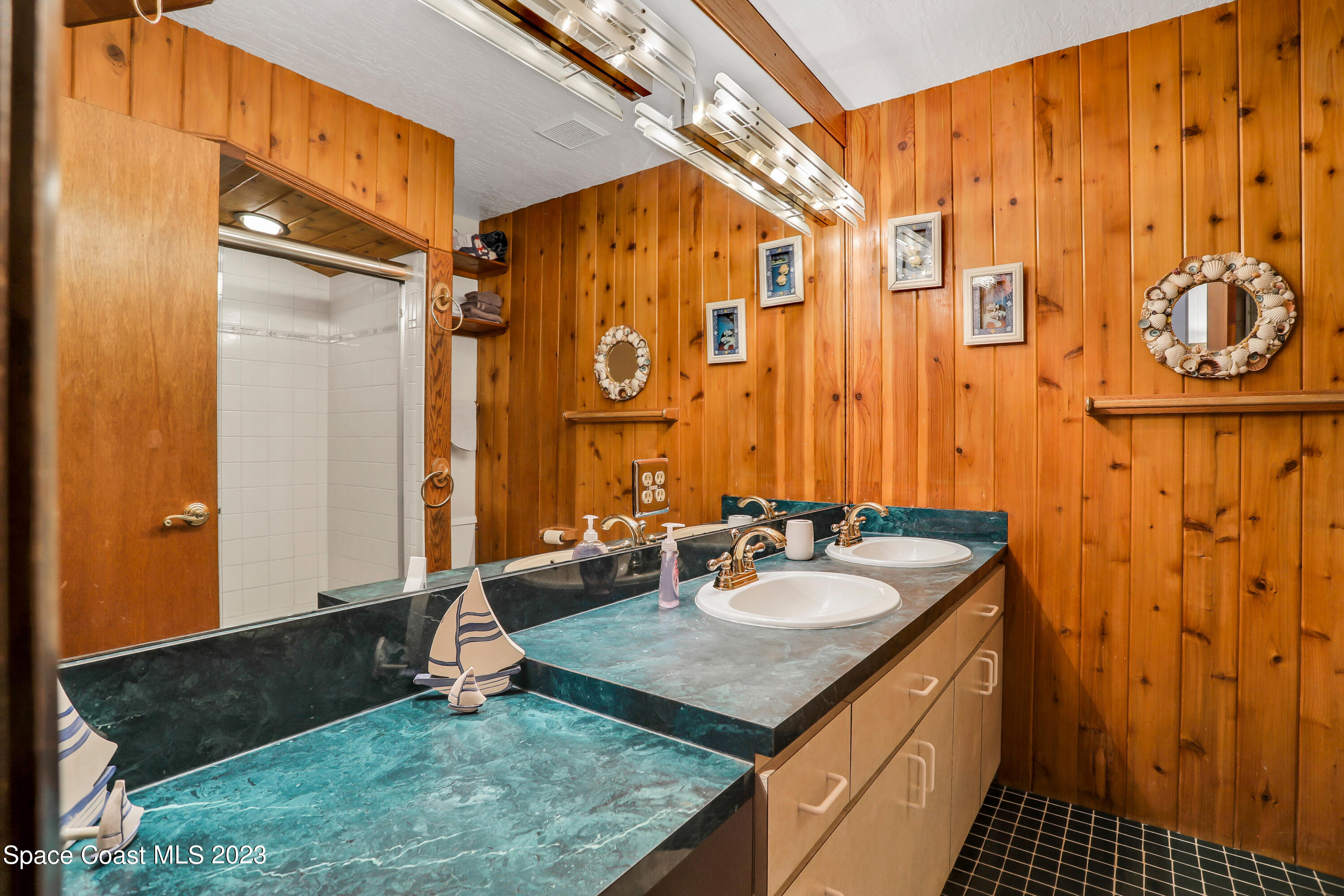 8543 Rosalind Avenue