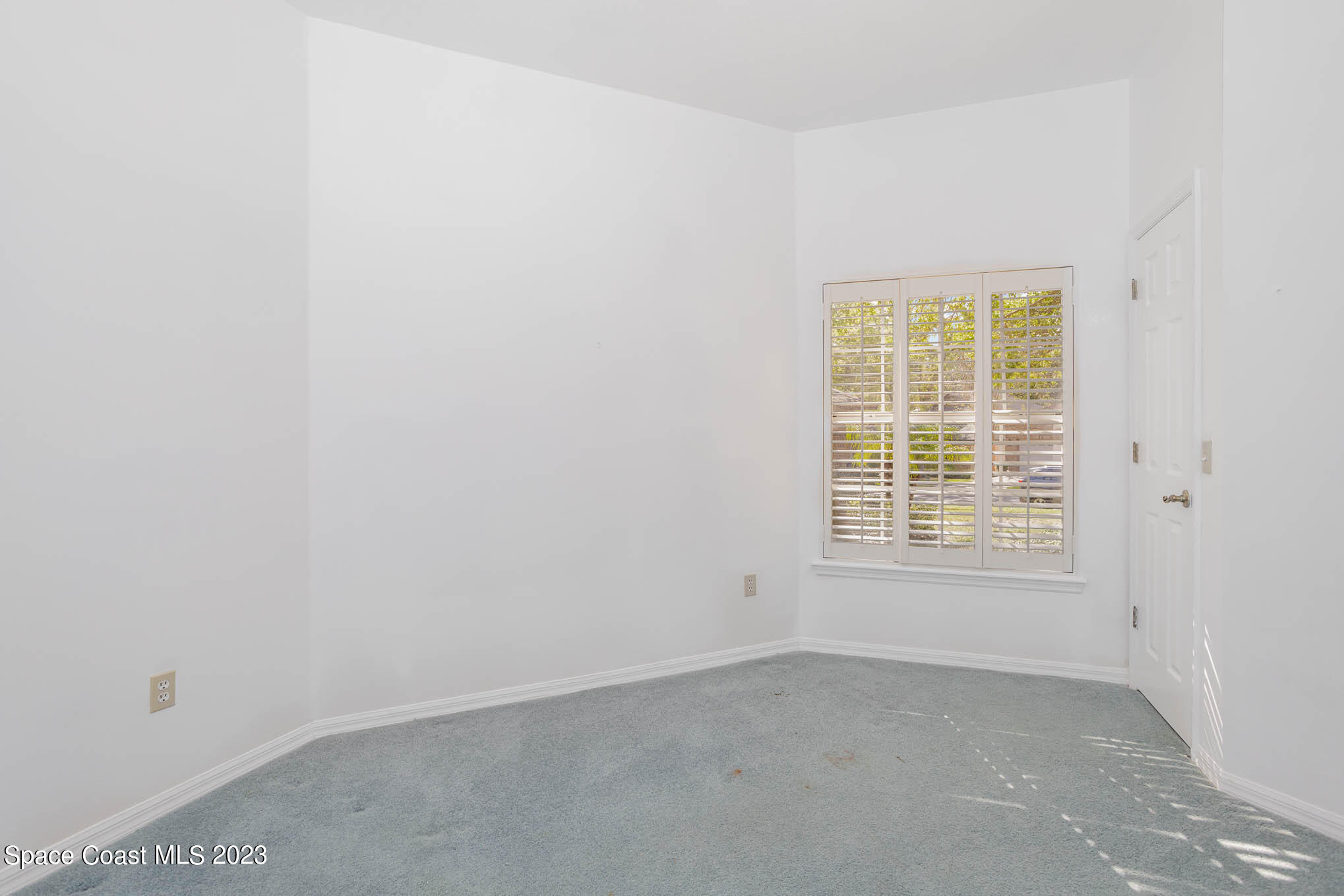 484 Arrowmount Place