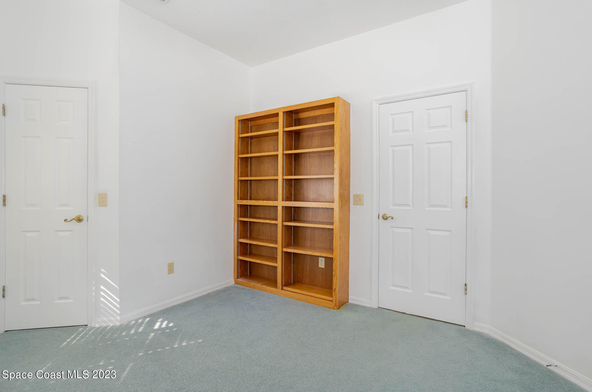 484 Arrowmount Place