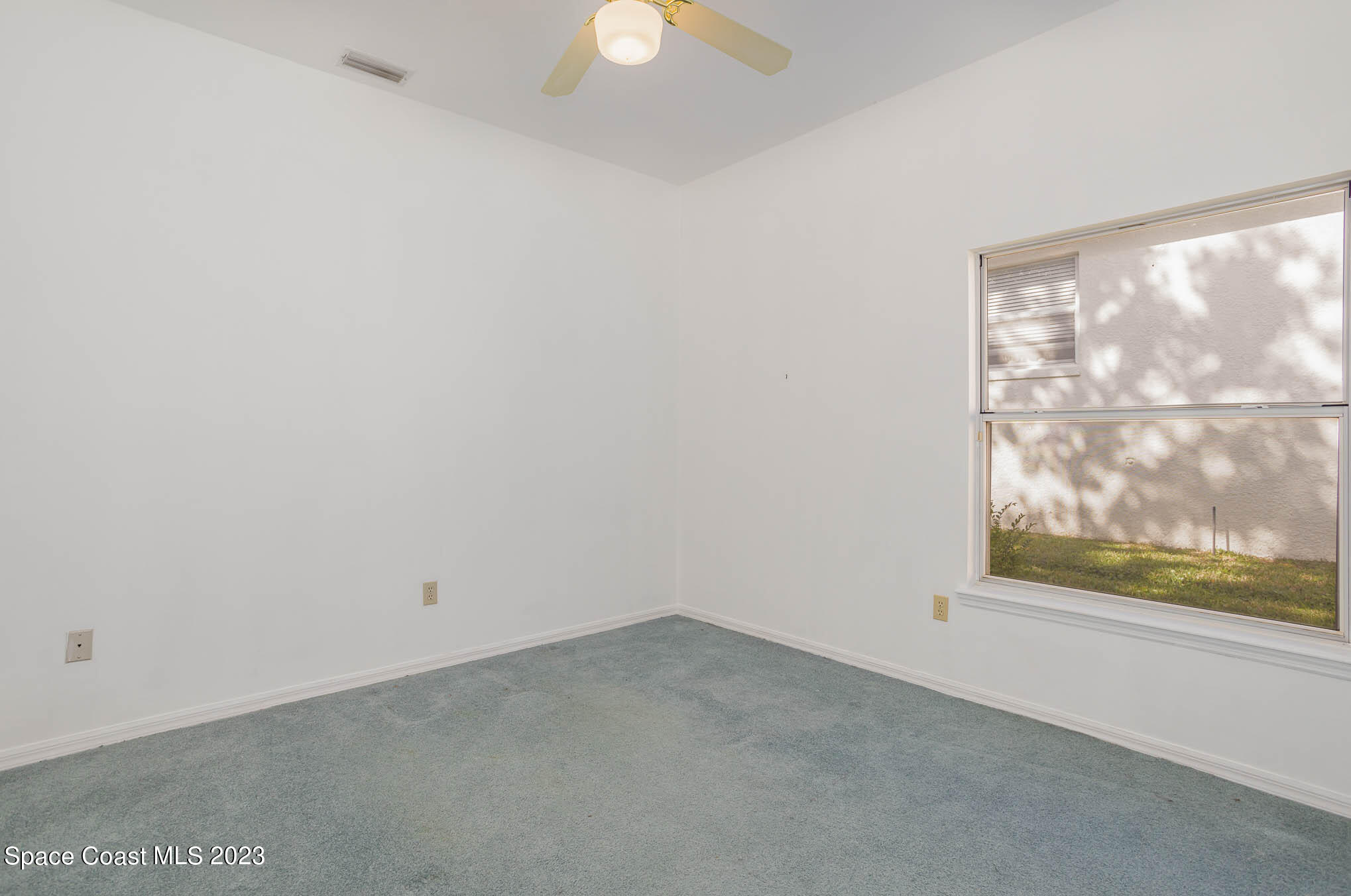 484 Arrowmount Place