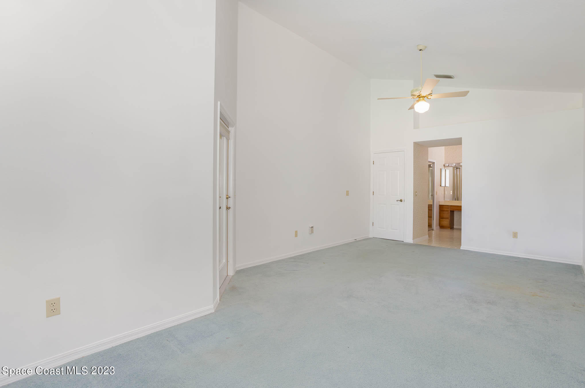 484 Arrowmount Place