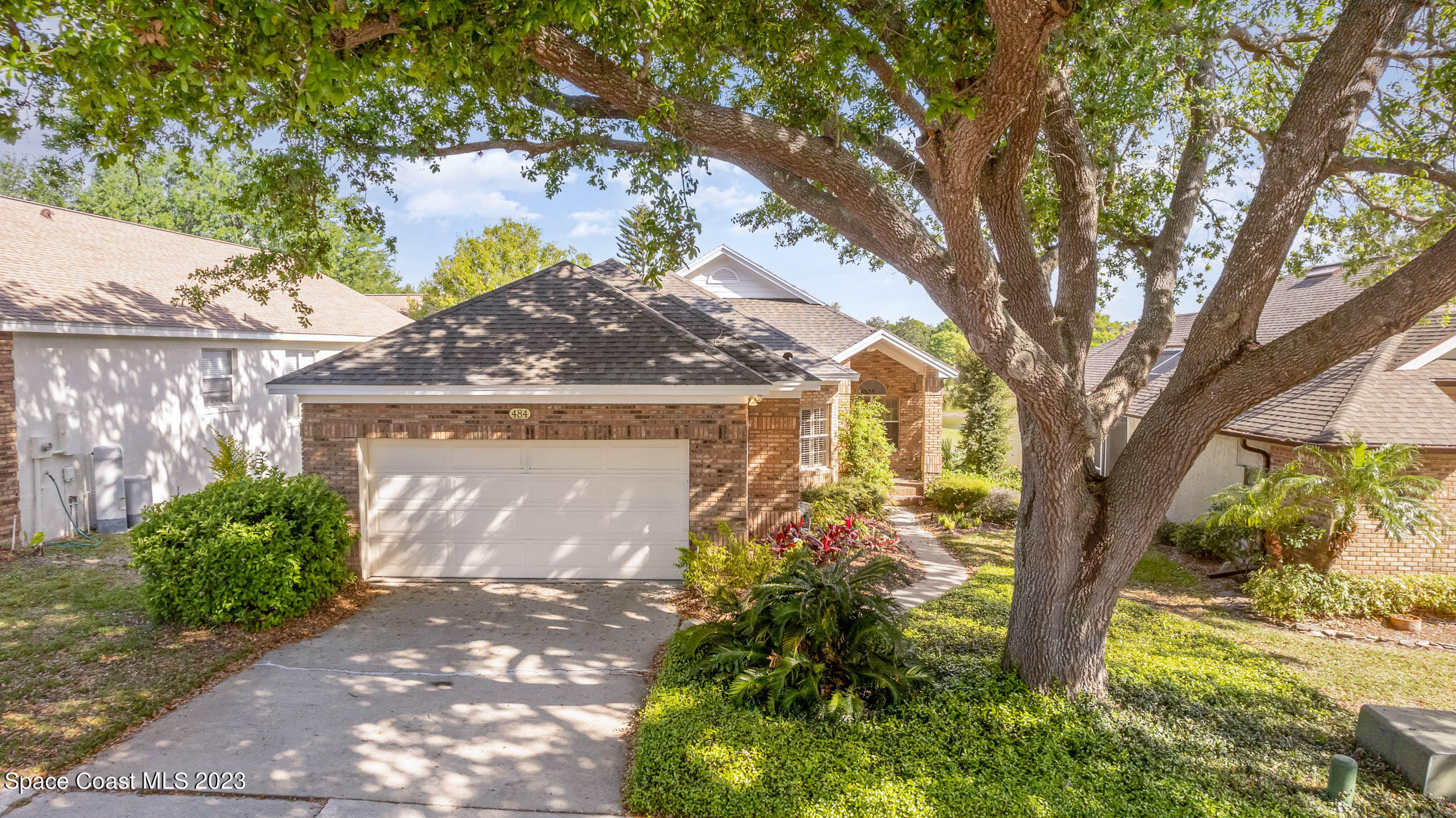 484 Arrowmount Place