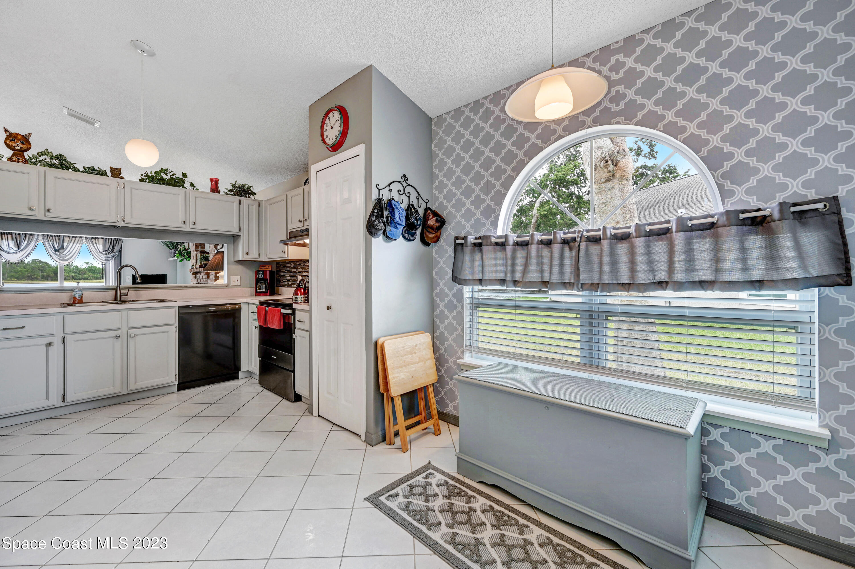 6830 Whitetail Court