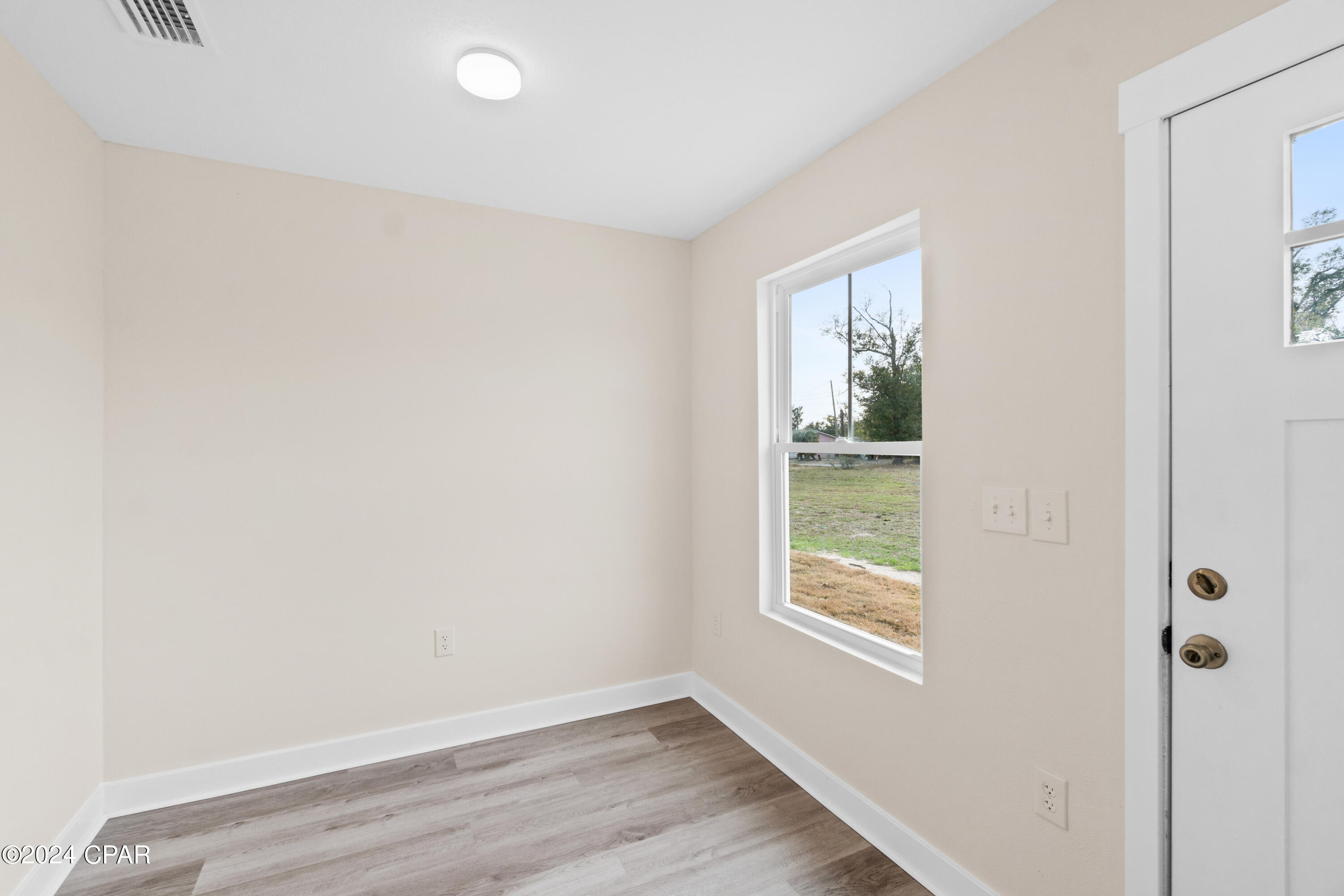 904 E 10th Court