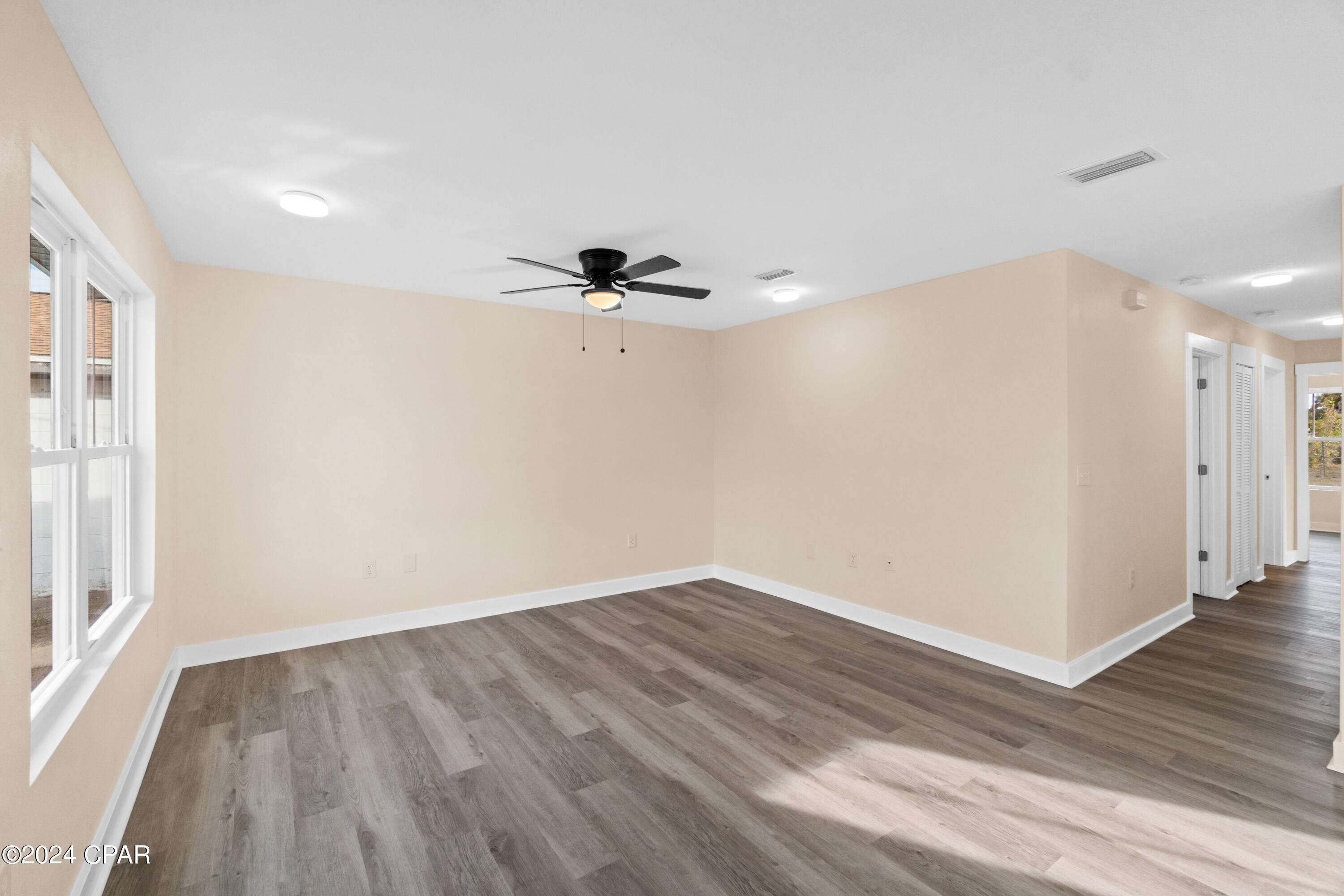 904 E 10th Court
