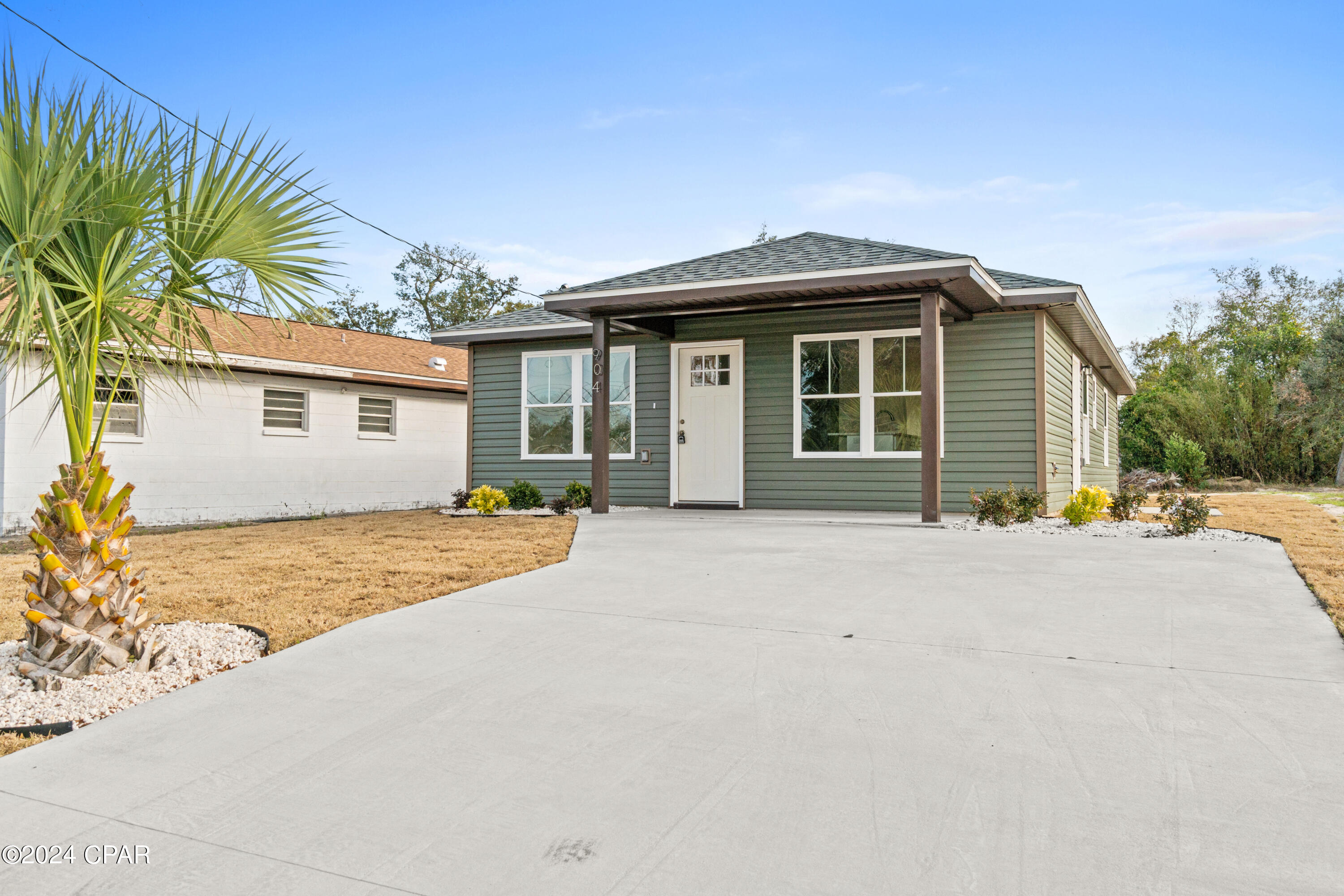 904 E 10th Court