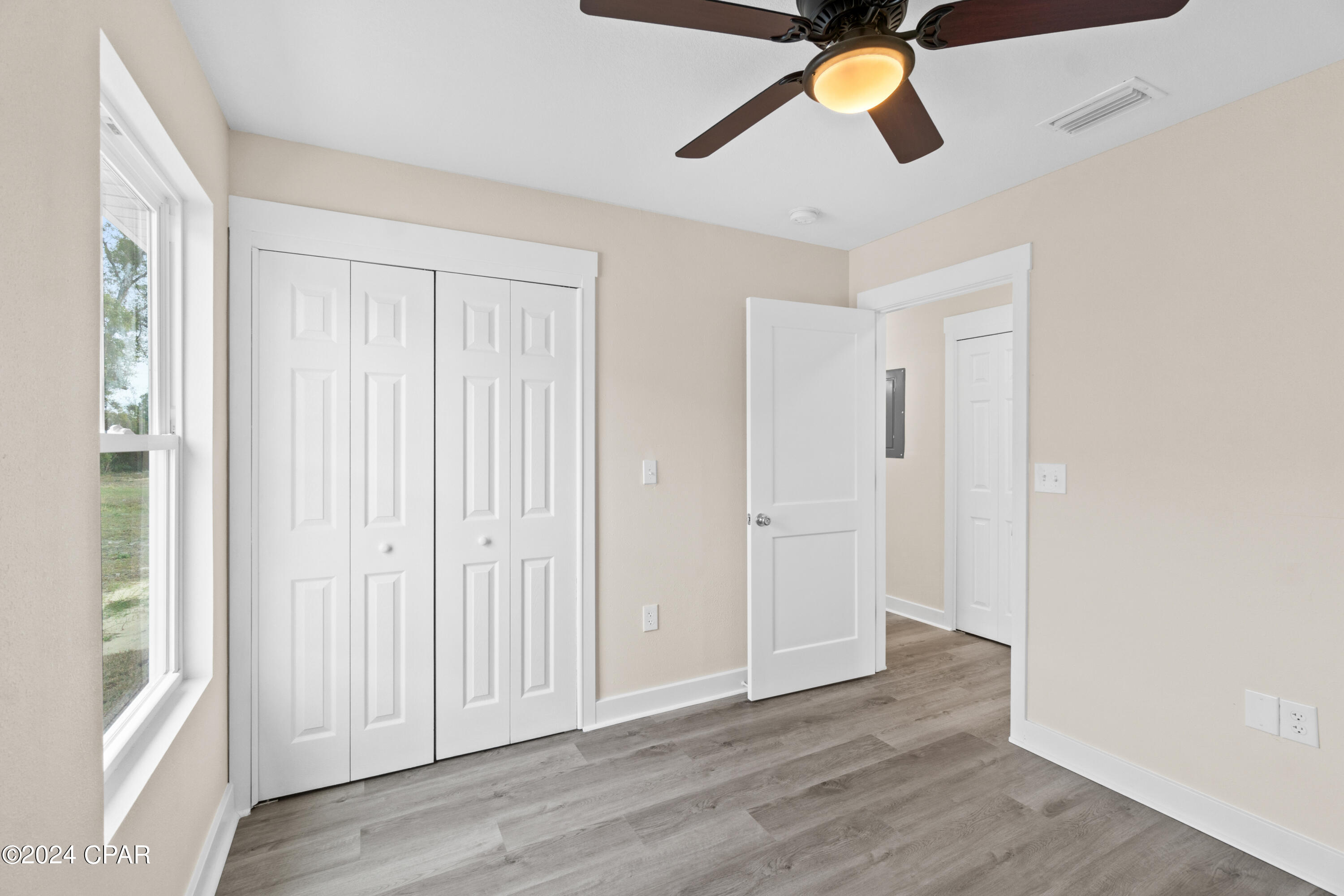 904 E 10th Court