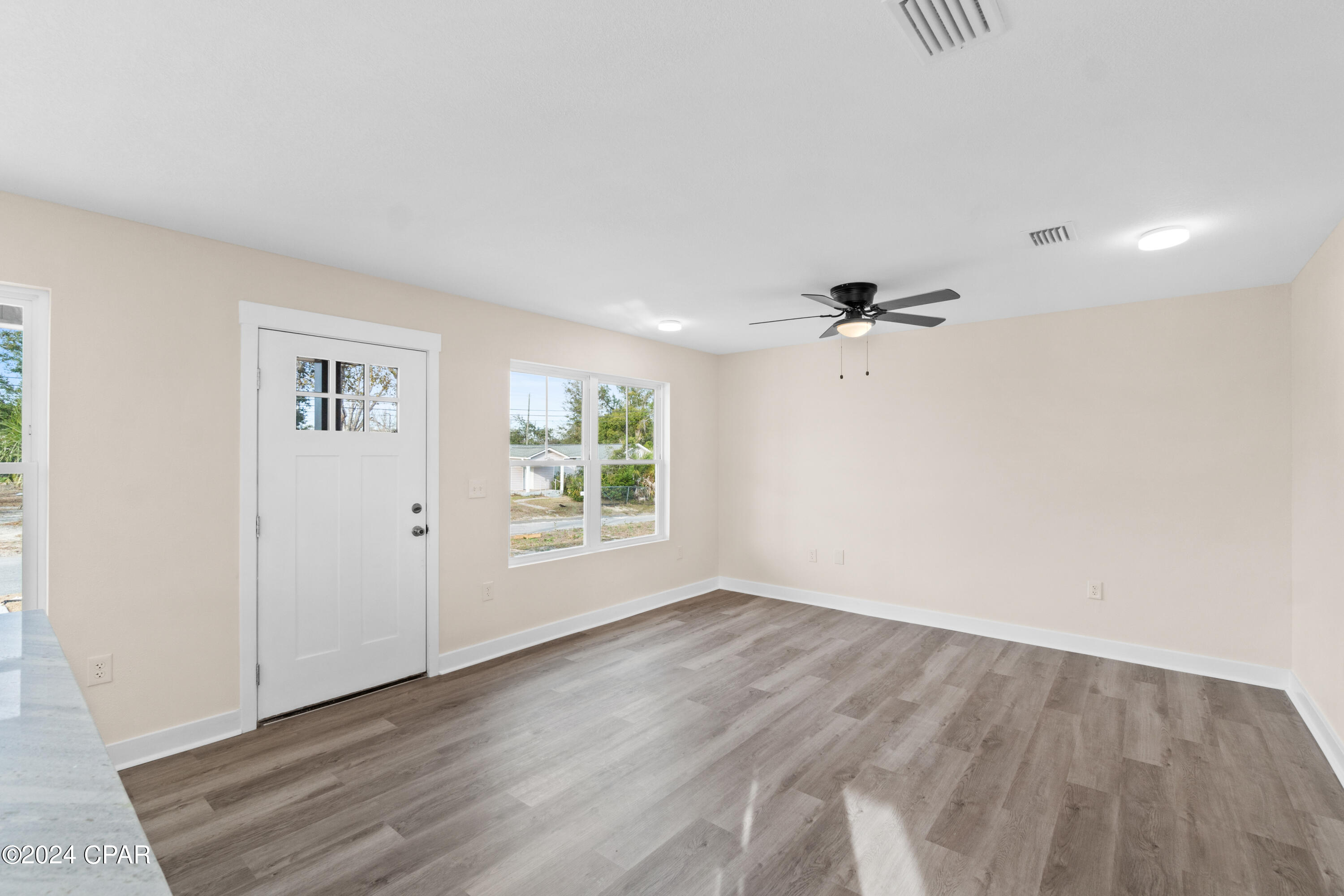904 E 10th Court