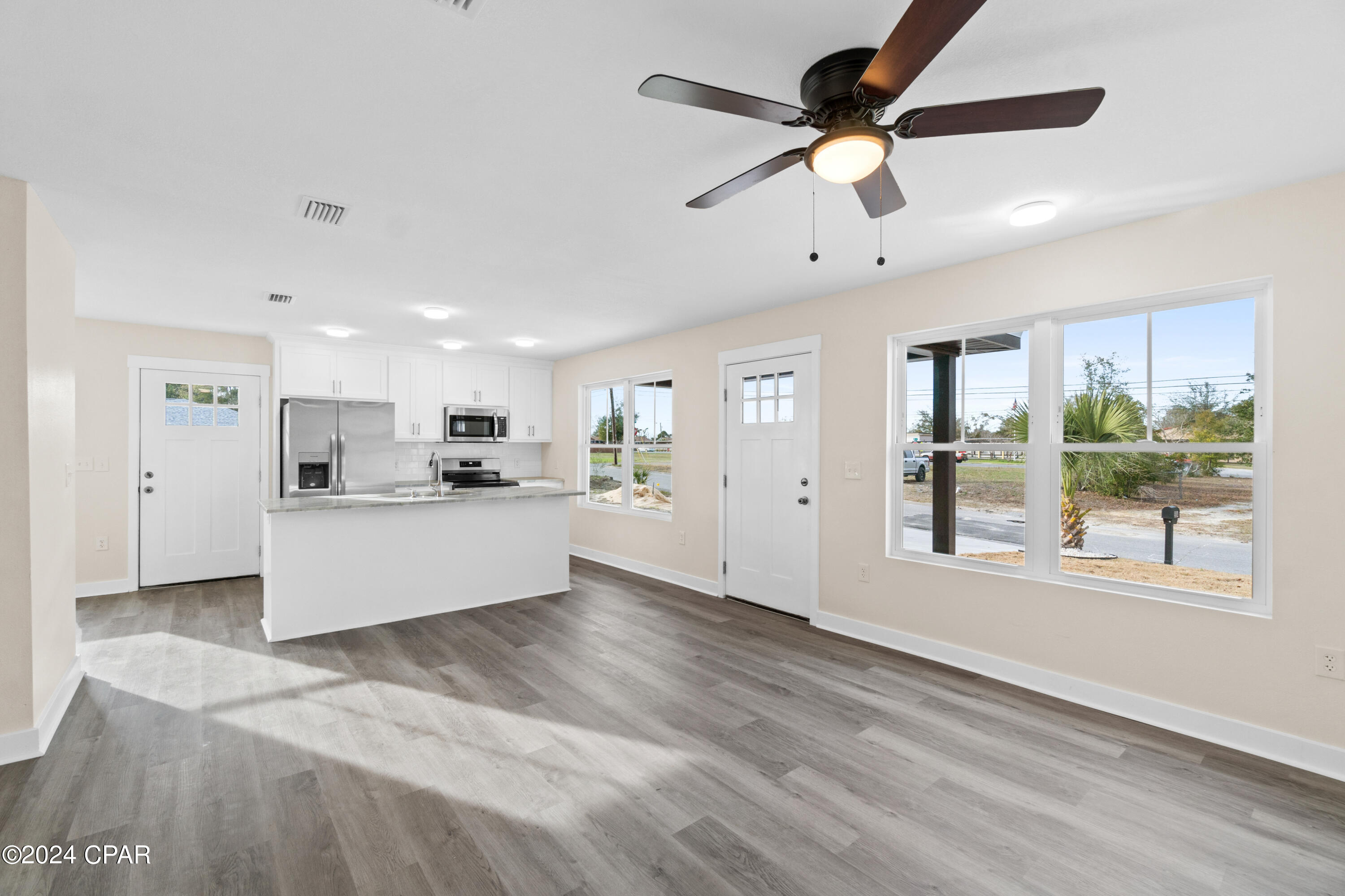 904 E 10th Court