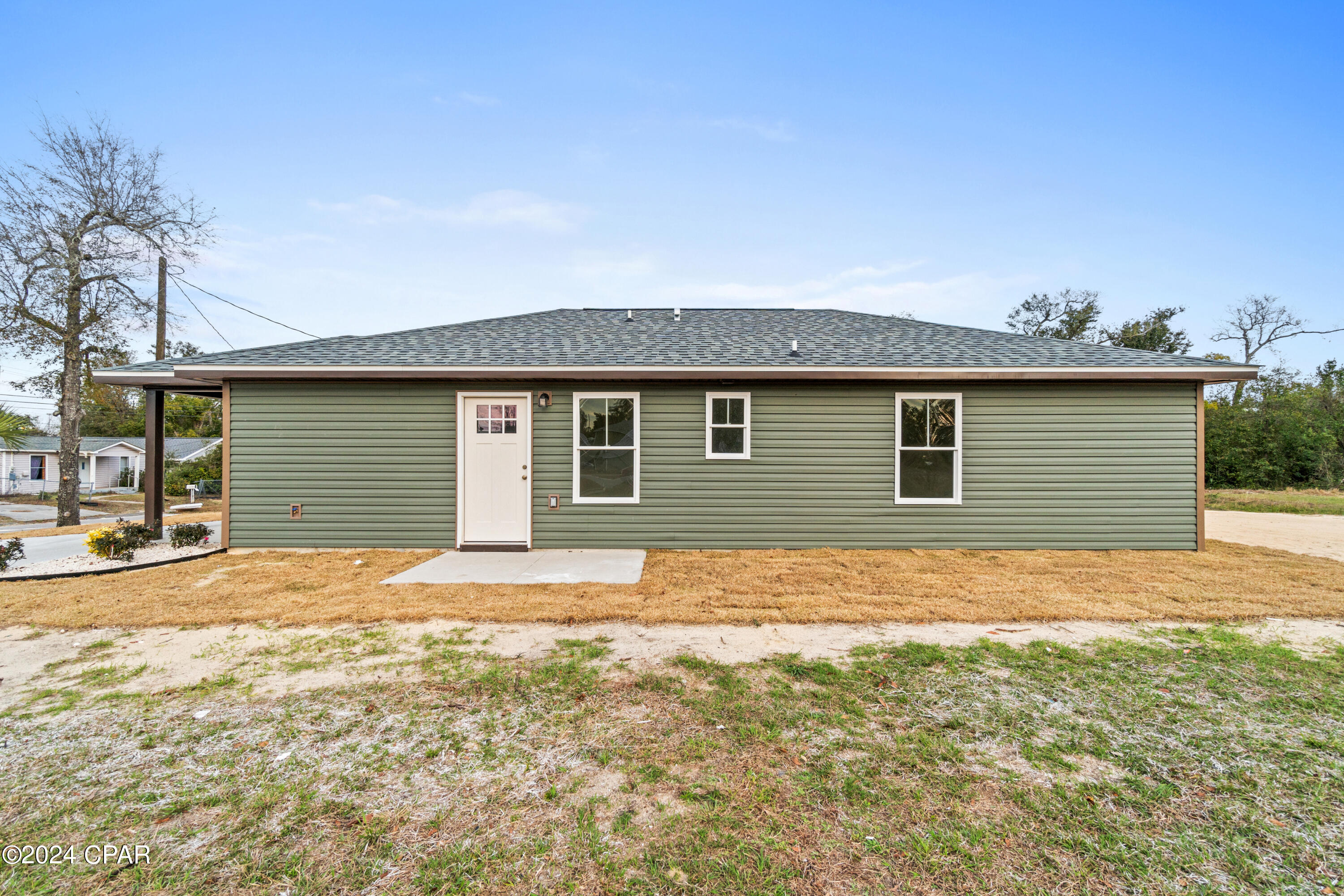 904 E 10th Court