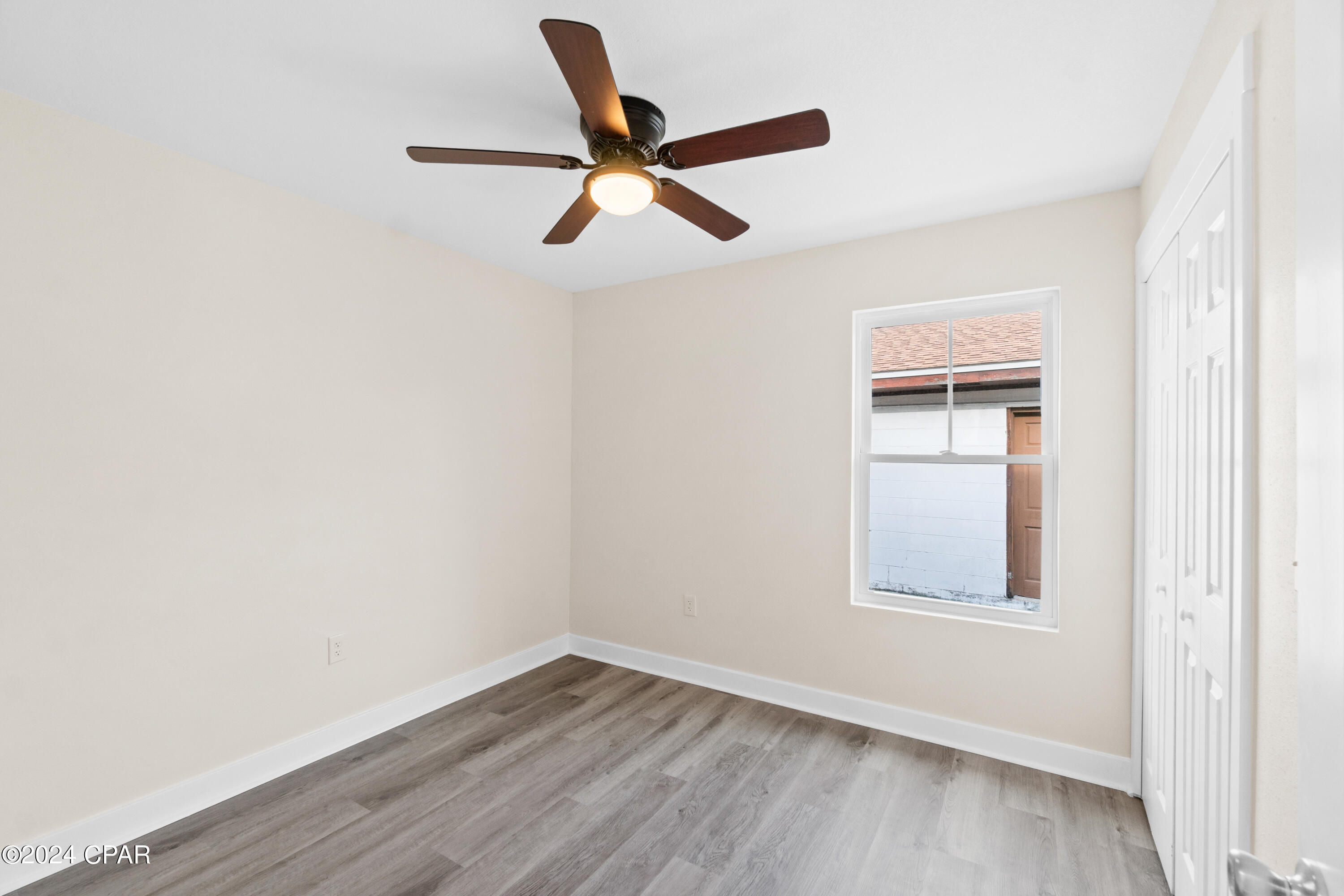 904 E 10th Court