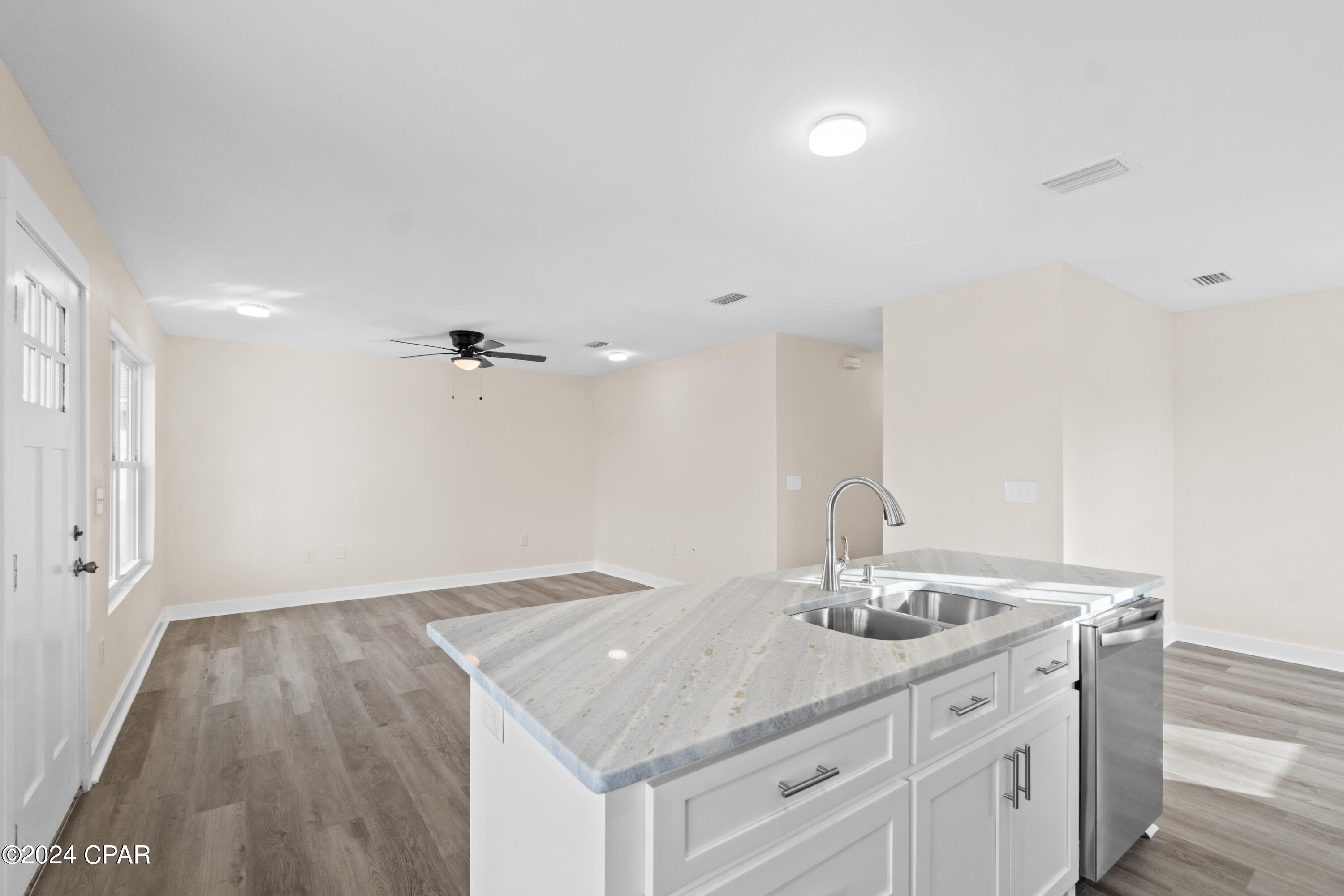 904 E 10th Court
