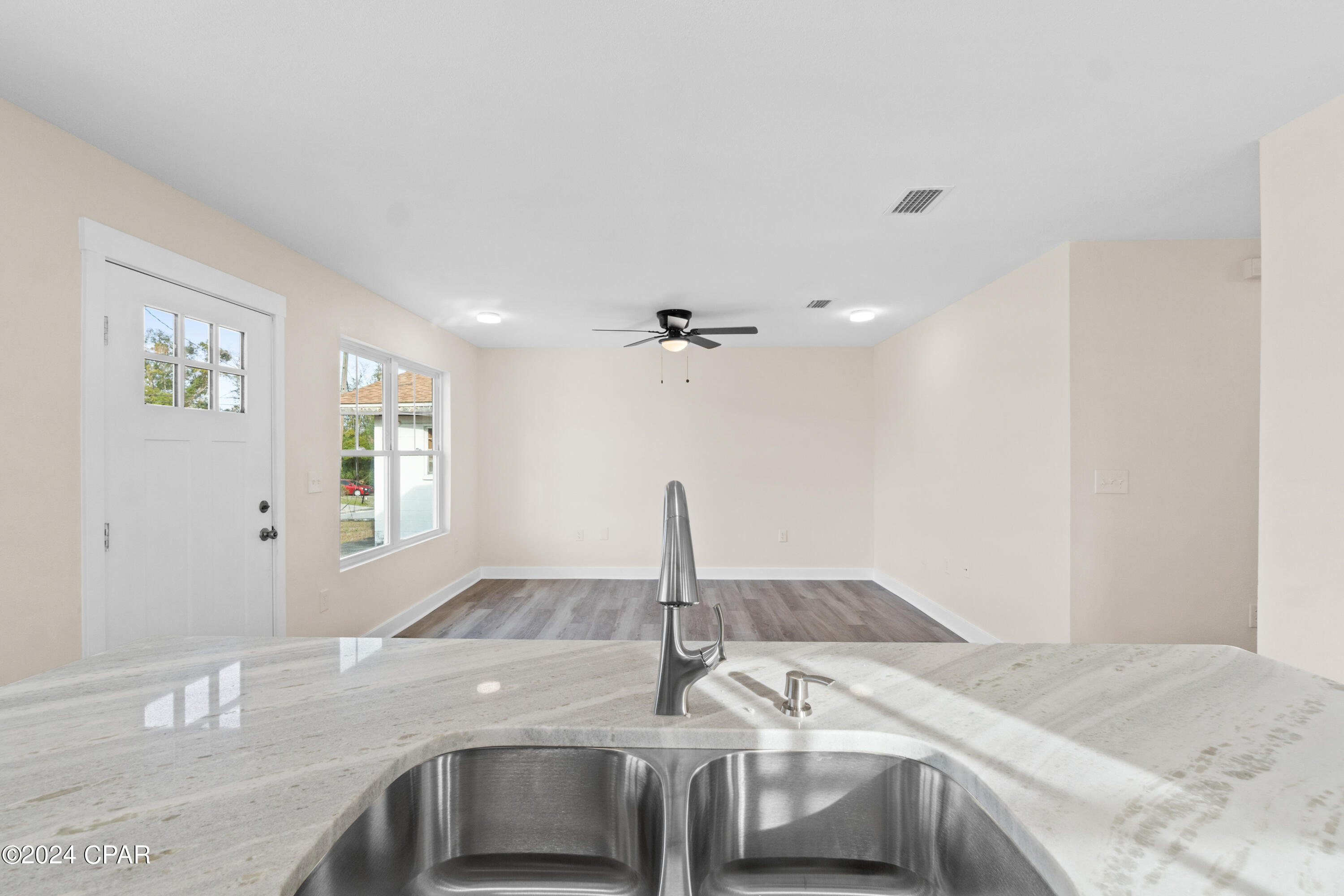 904 E 10th Court