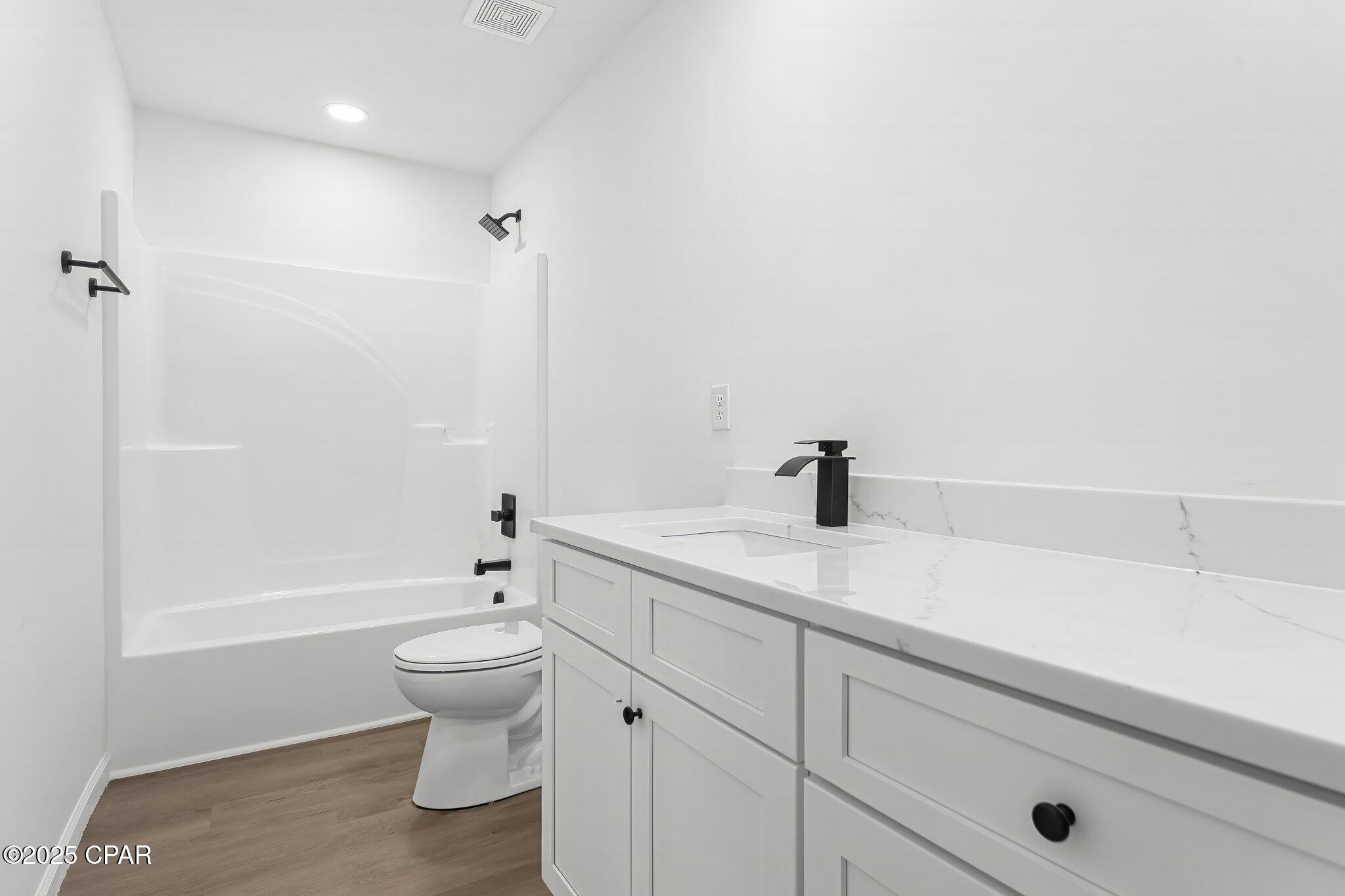 814 NOTTINGHAM DR Drive